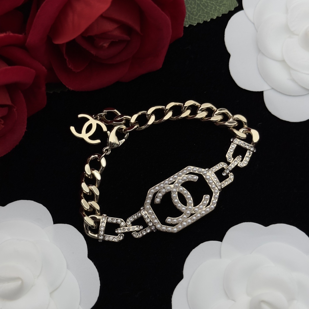 Gold-Toned Jewelry Set with Crystal-Embellished Motifs (Necklace, Bracelet, Hair Clip)