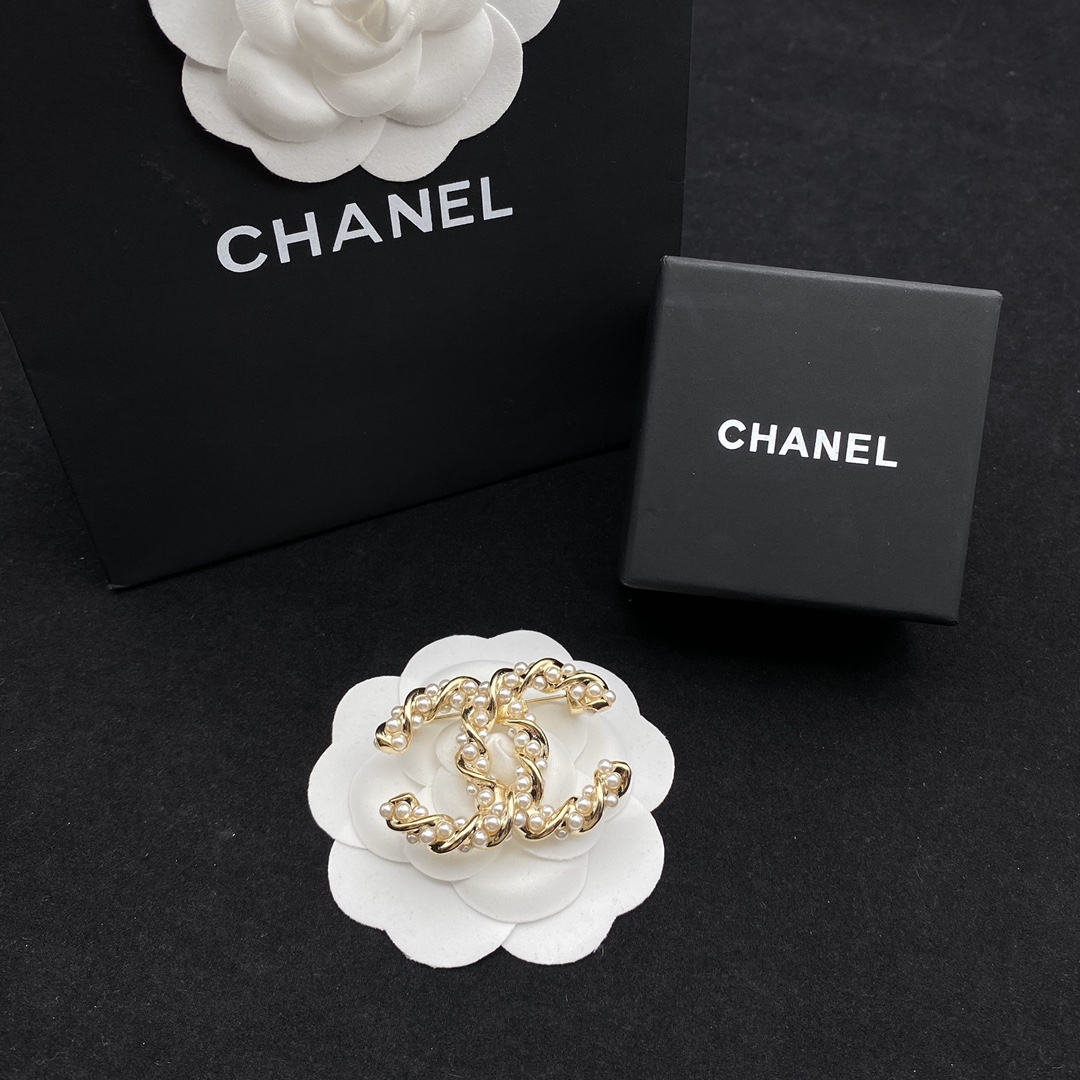 Gold-Tone Twisted Double-Loop Brooch with Pearls