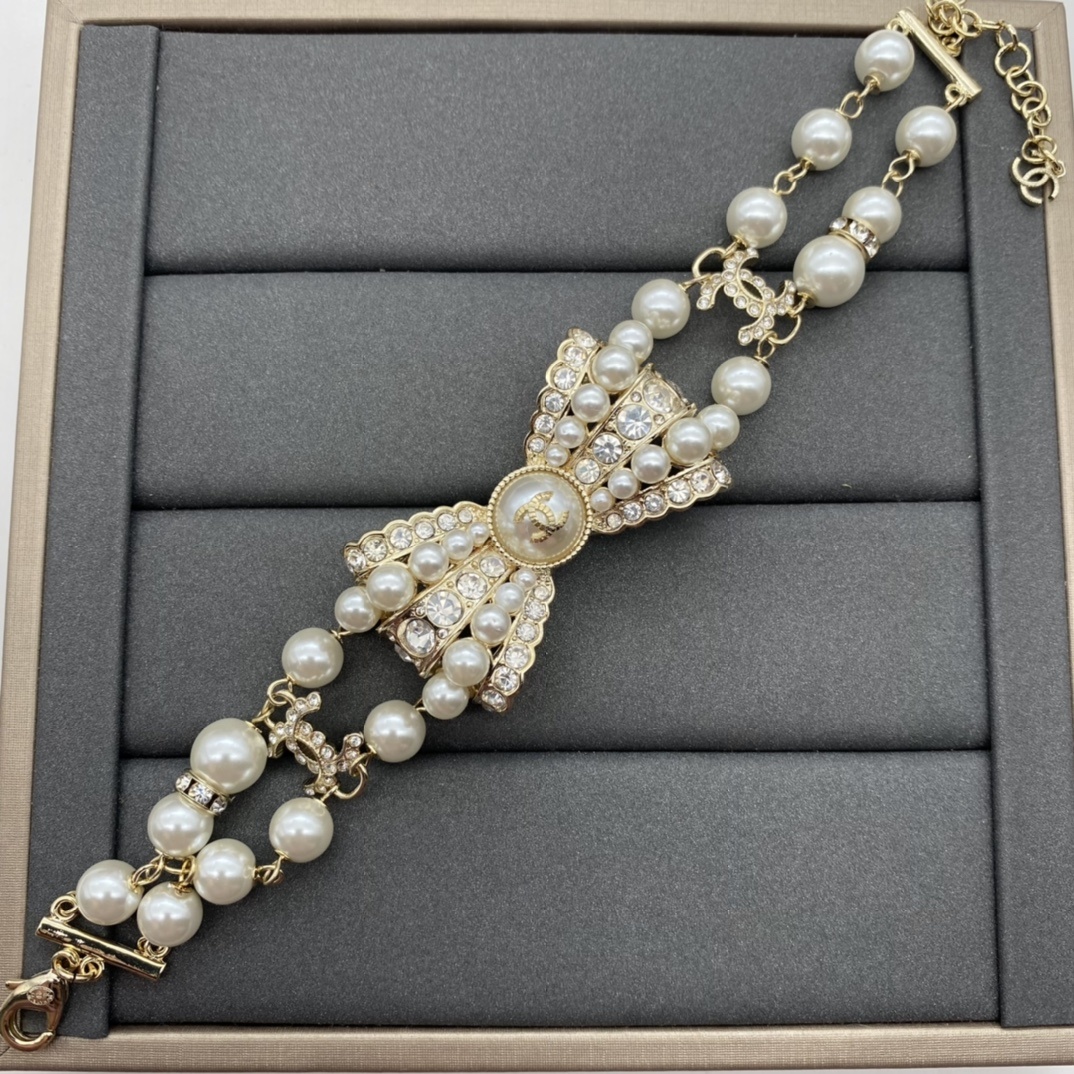 Gold-Toned Pearl & Bow-Motif Jewelry Set (Necklace, Brooch, Hair Clip, Bracelet)