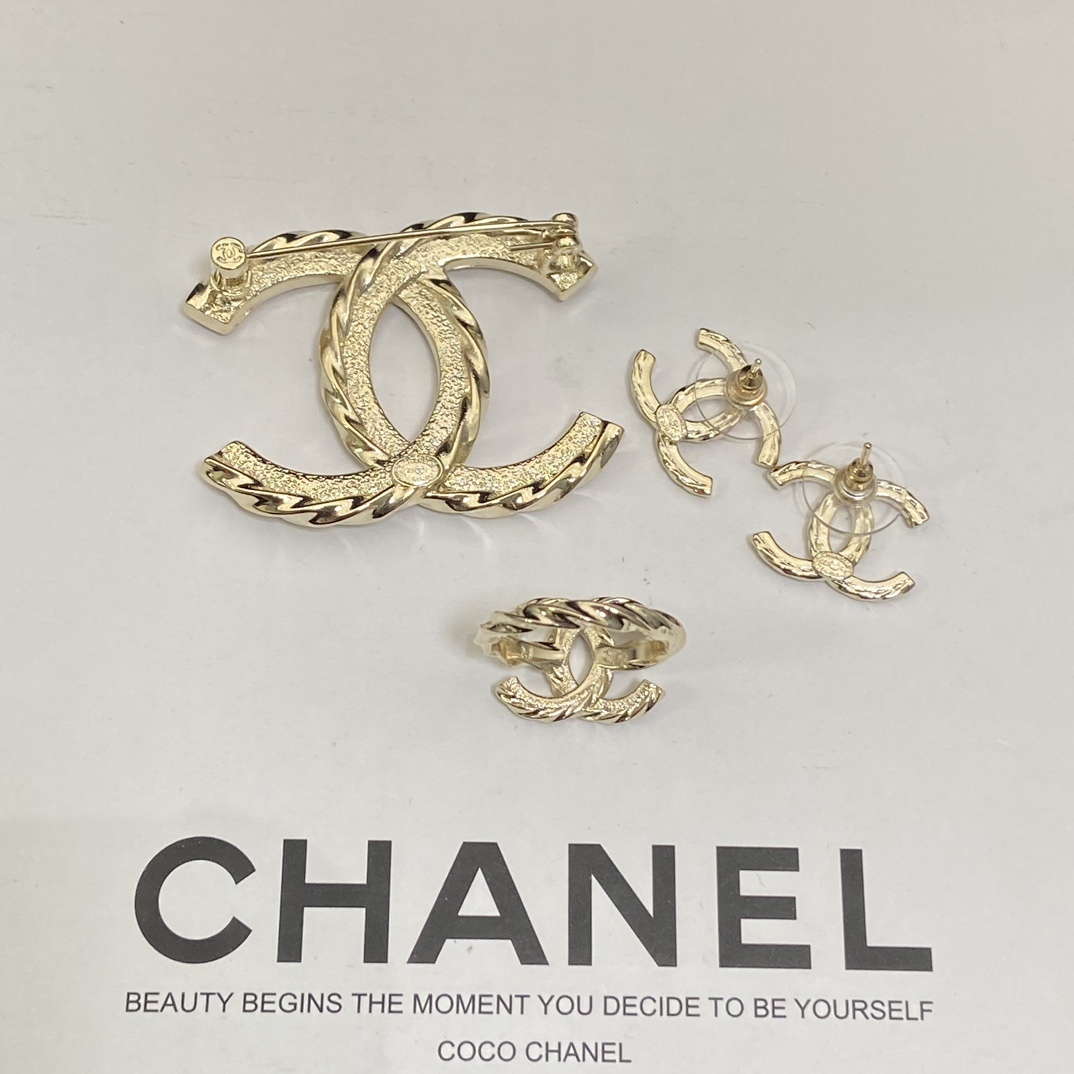 Gold-Toned Jewelry Set with Crystal-Embellished Motifs (Earrings, Brooch, Ring)