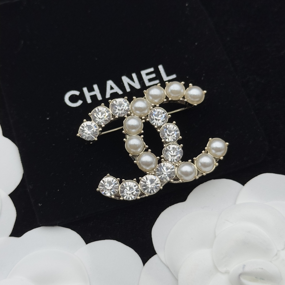 Gold-Tone Double-Loop Brooch with Alternating Pearls and Crystals