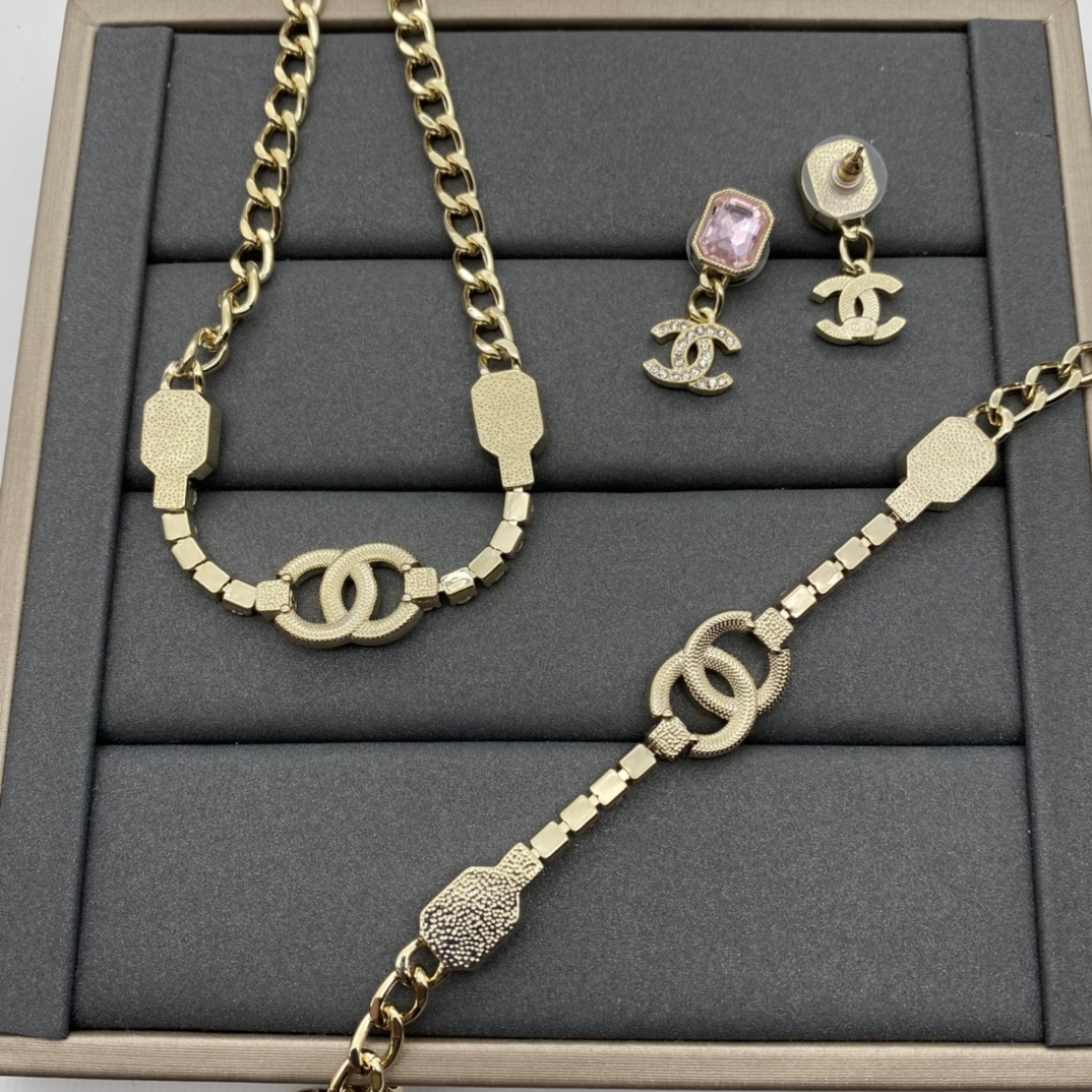 Gold-Toned Jewelry Set with Pink Gem & Crystal Interlocking Details