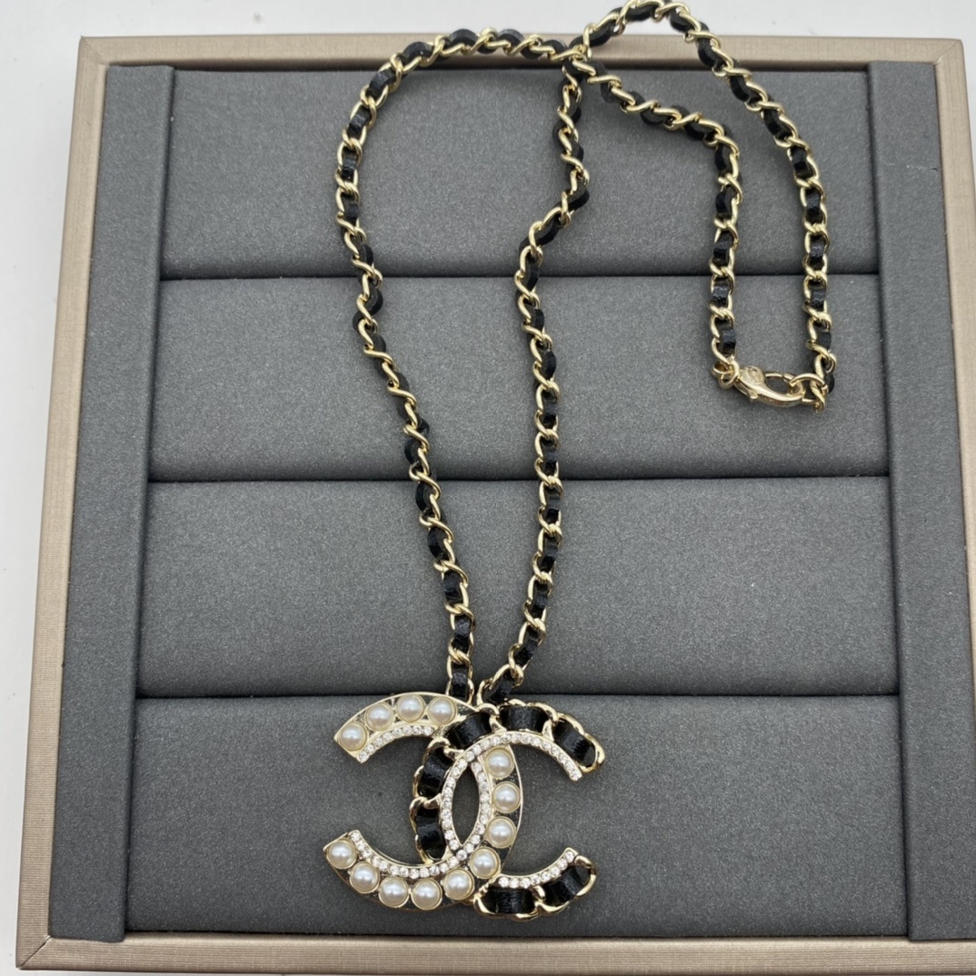  Jewelry Set with Pearl, Crystal, and Interlocking Detail Accents in Gold Tones