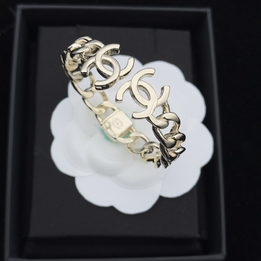 Silver-Tone Open Cuff Bracelet (Interlocking Motif Chain Design)