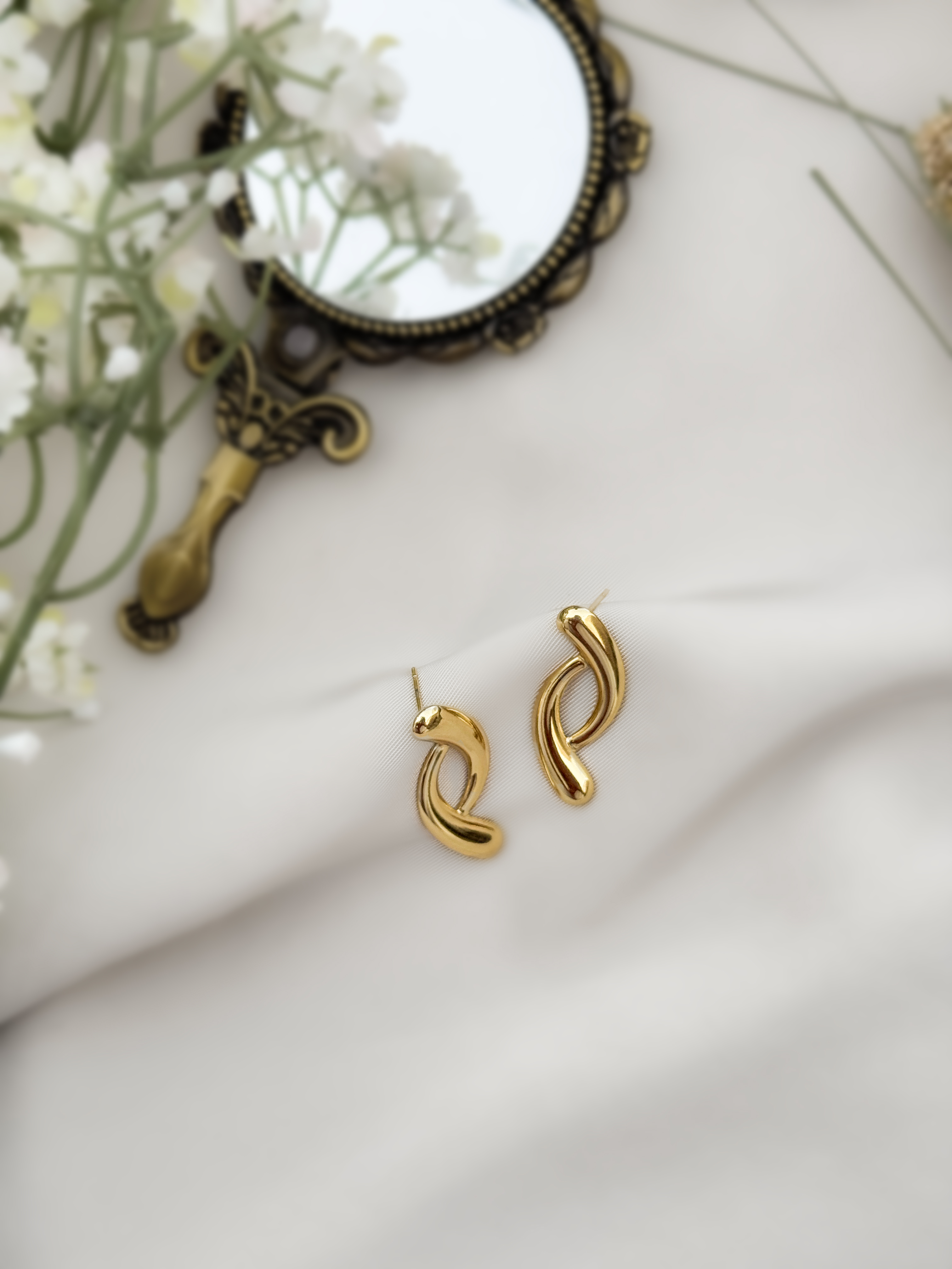 18k Gold Twisted Hoop Earrings | anti-tarnish