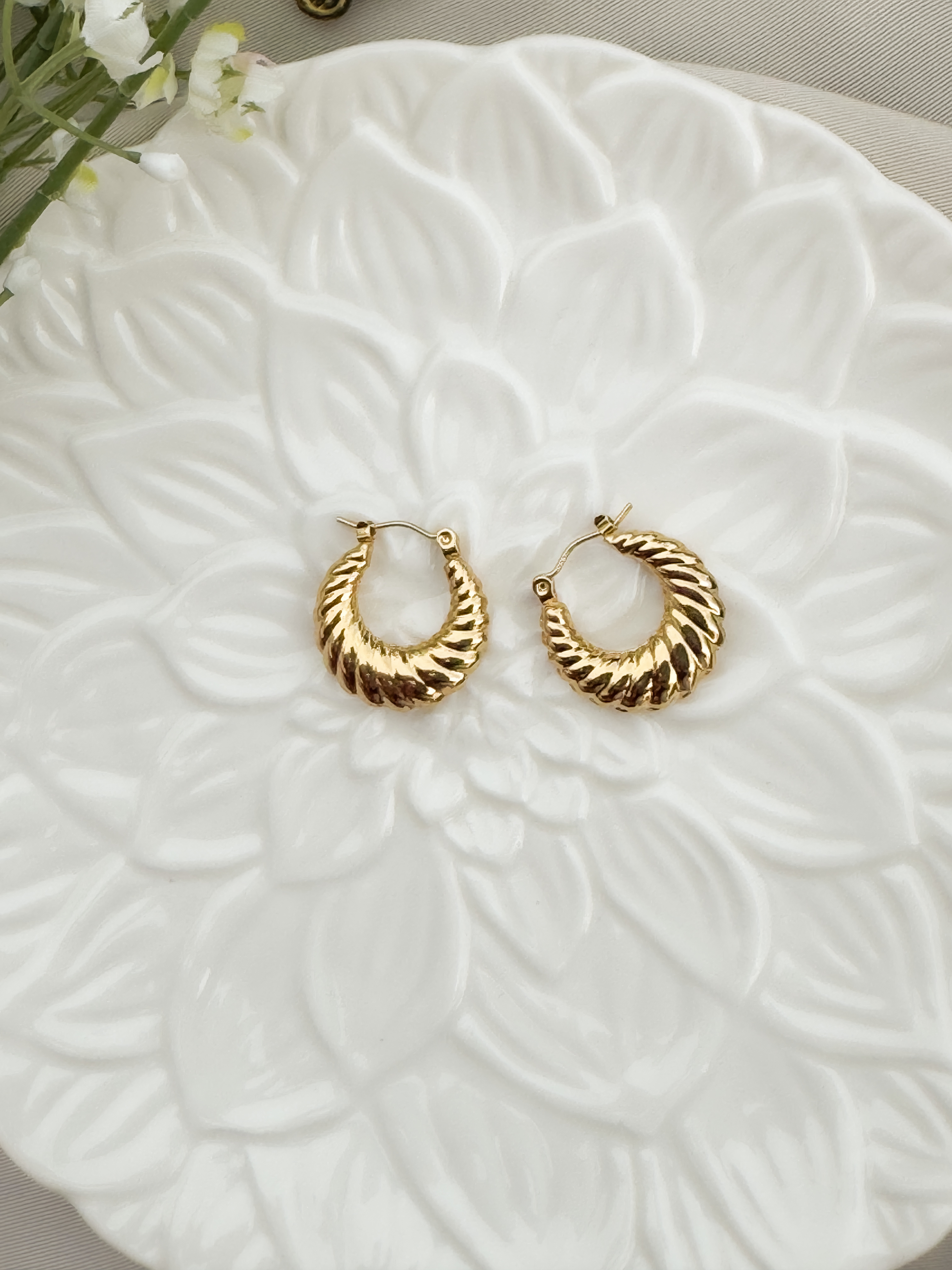 18k Gold Twist Hoop Earrings | anti-tarnish