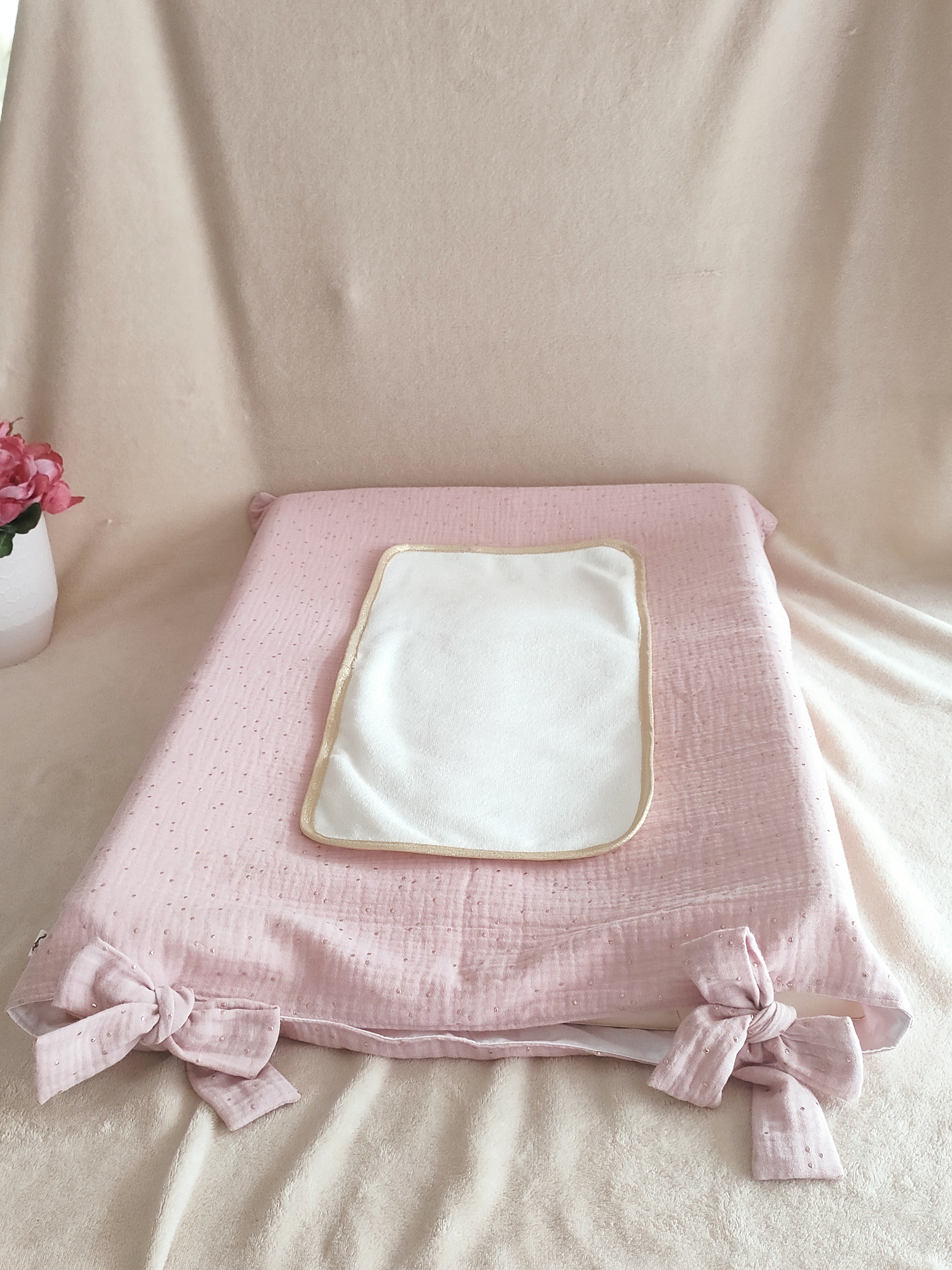Housse de matelas à langer vieux rose à pois