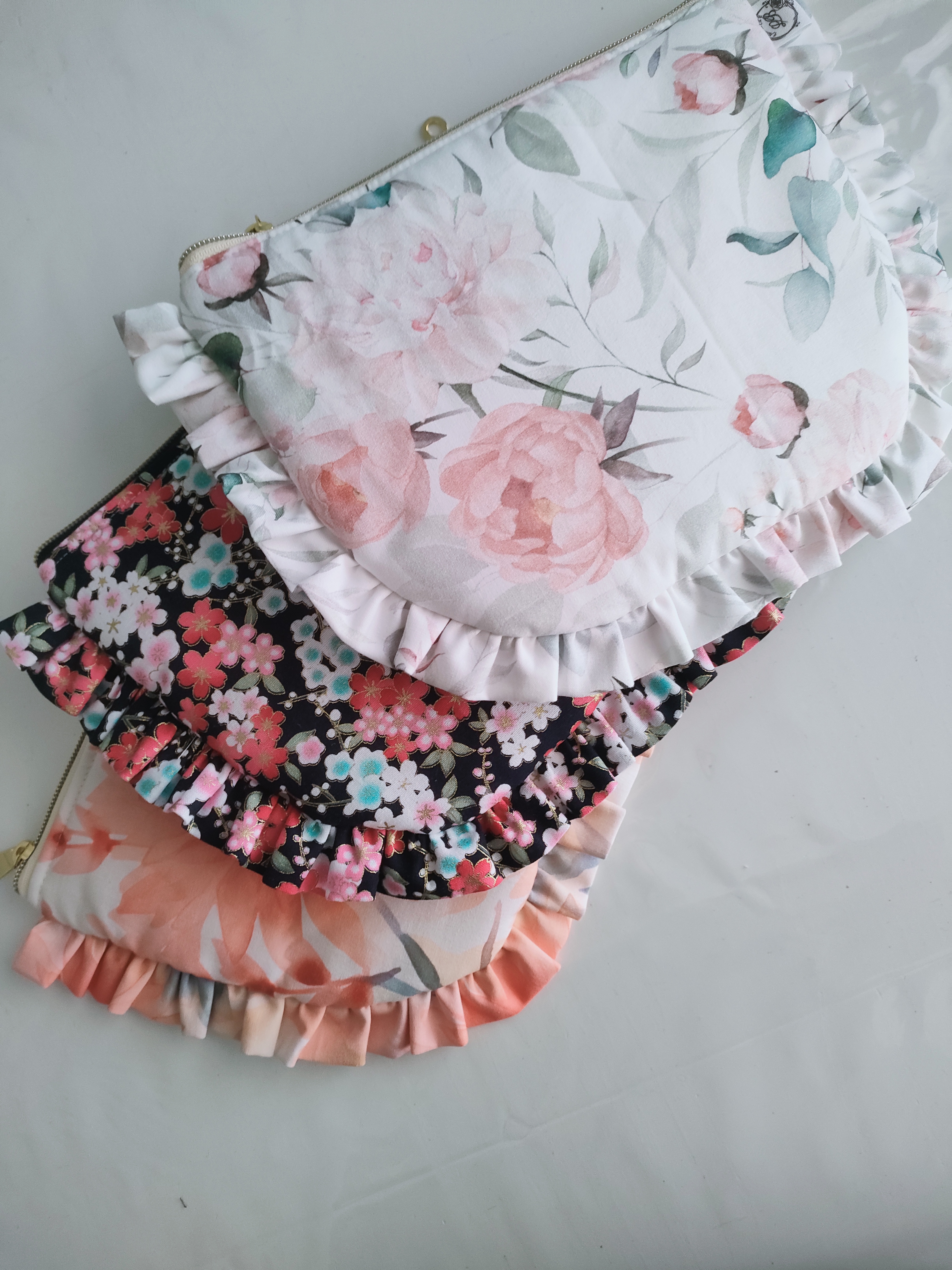 Pochette à volant fleur japonaise