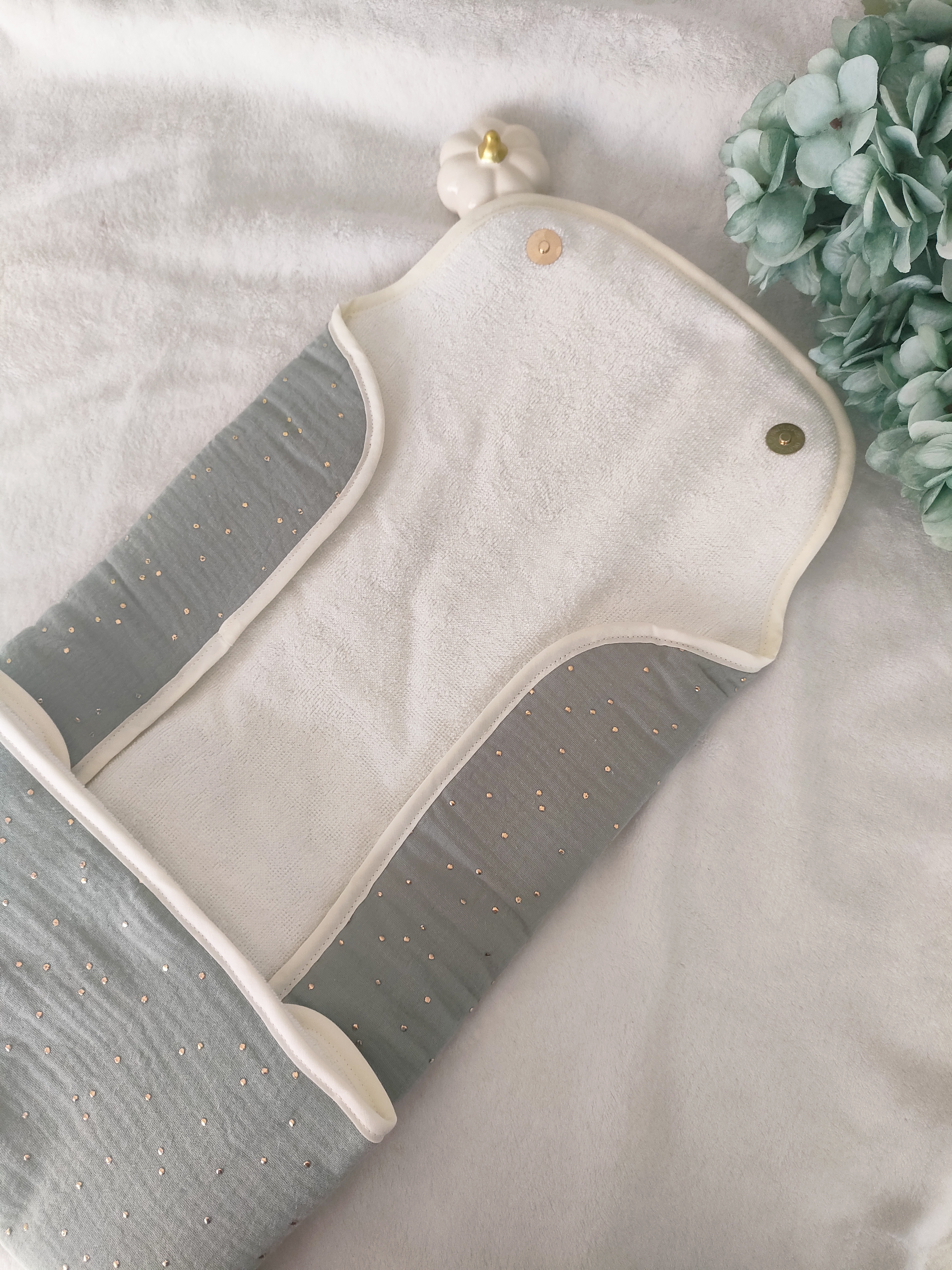 Matelas à langer nomade céladon à pois