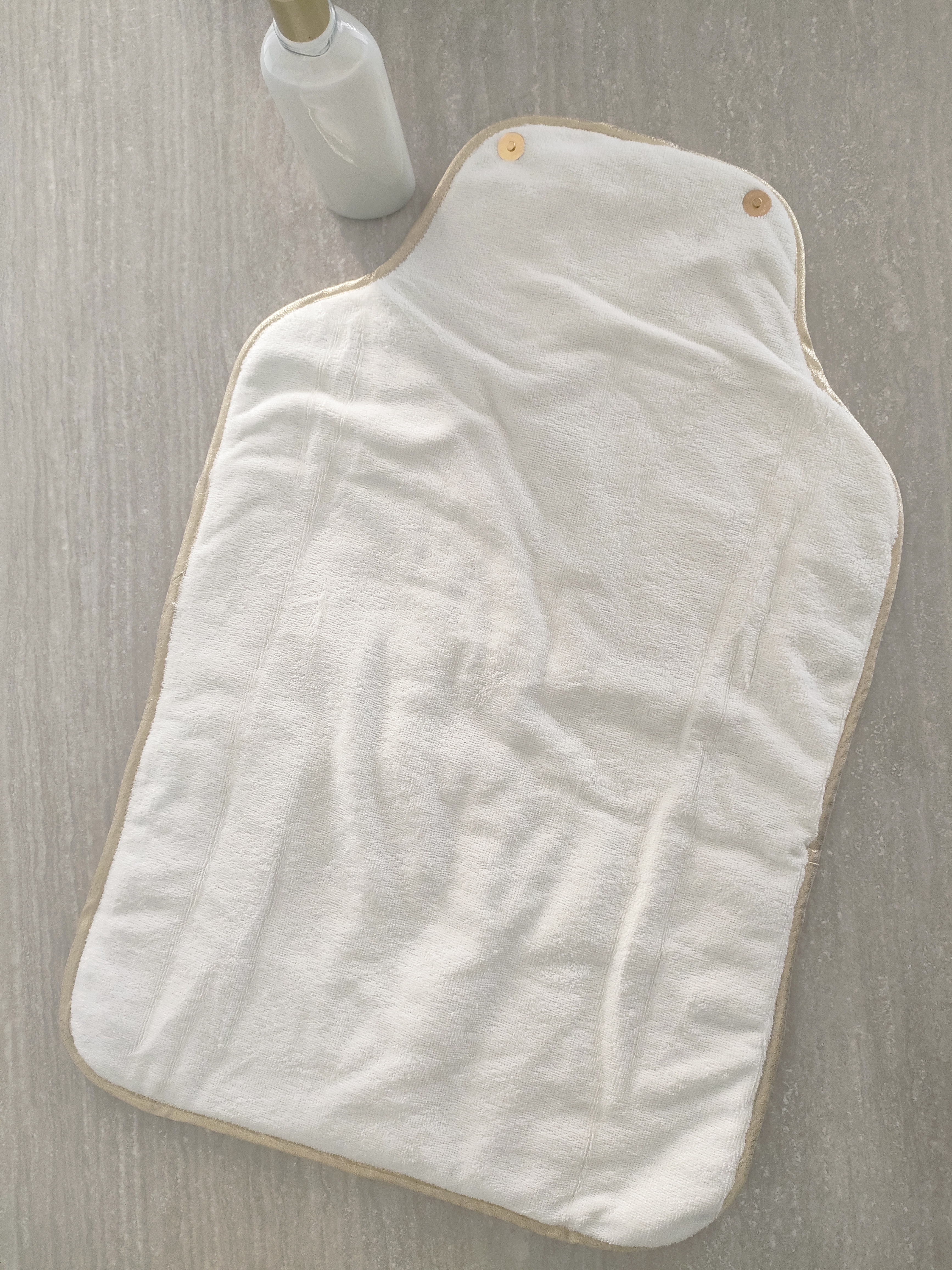 Matelas à langer nomade écru à pois or