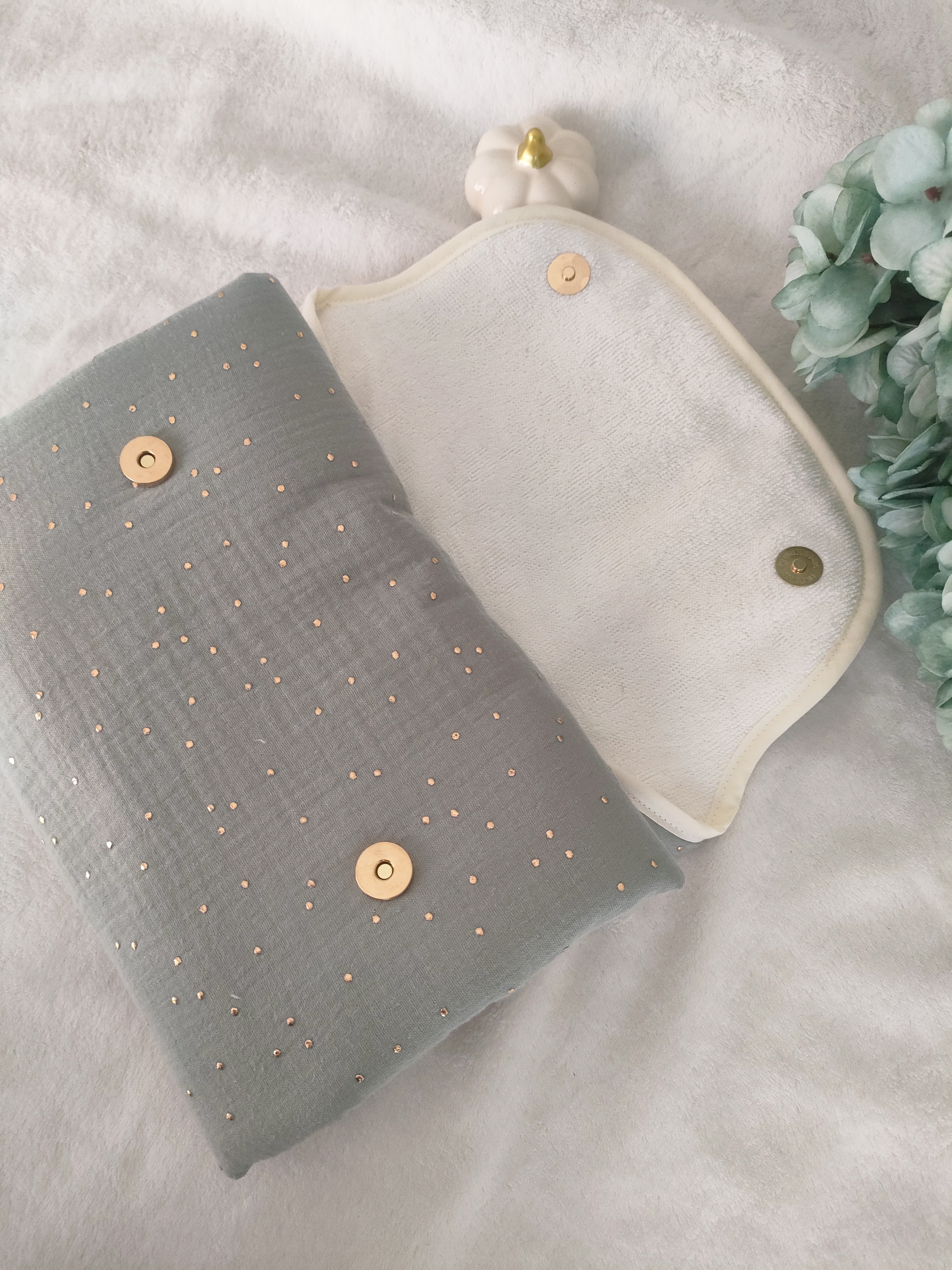 Matelas à langer nomade céladon à pois