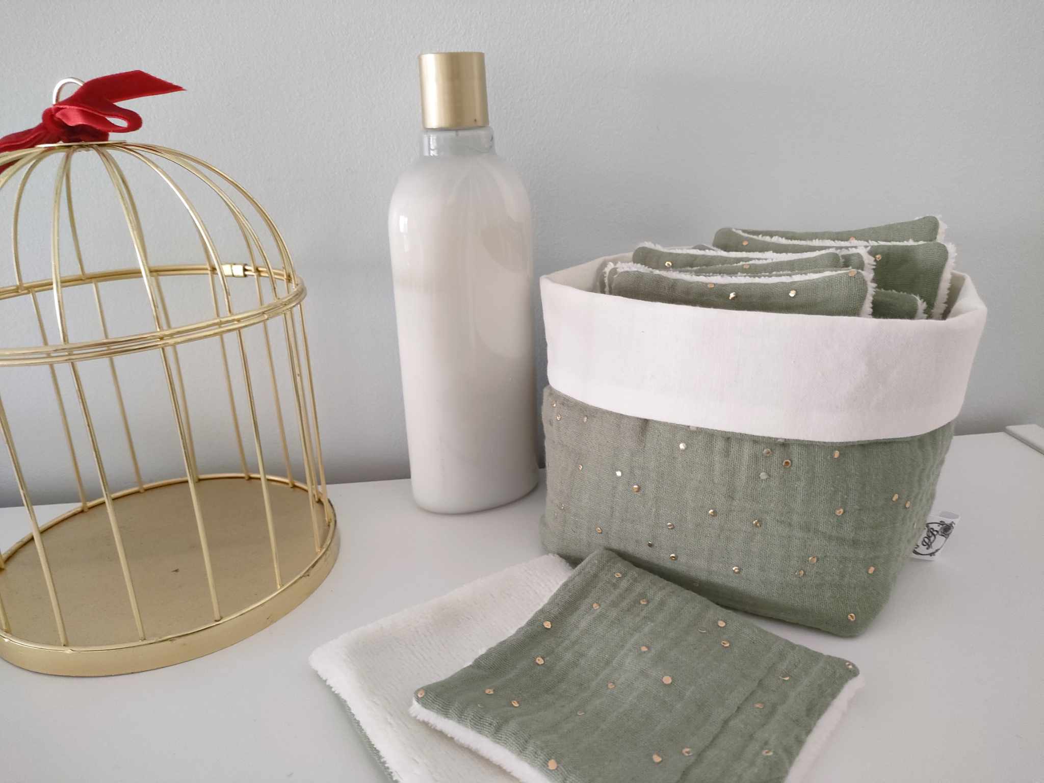 Lingettes et sa panière kaki à pois