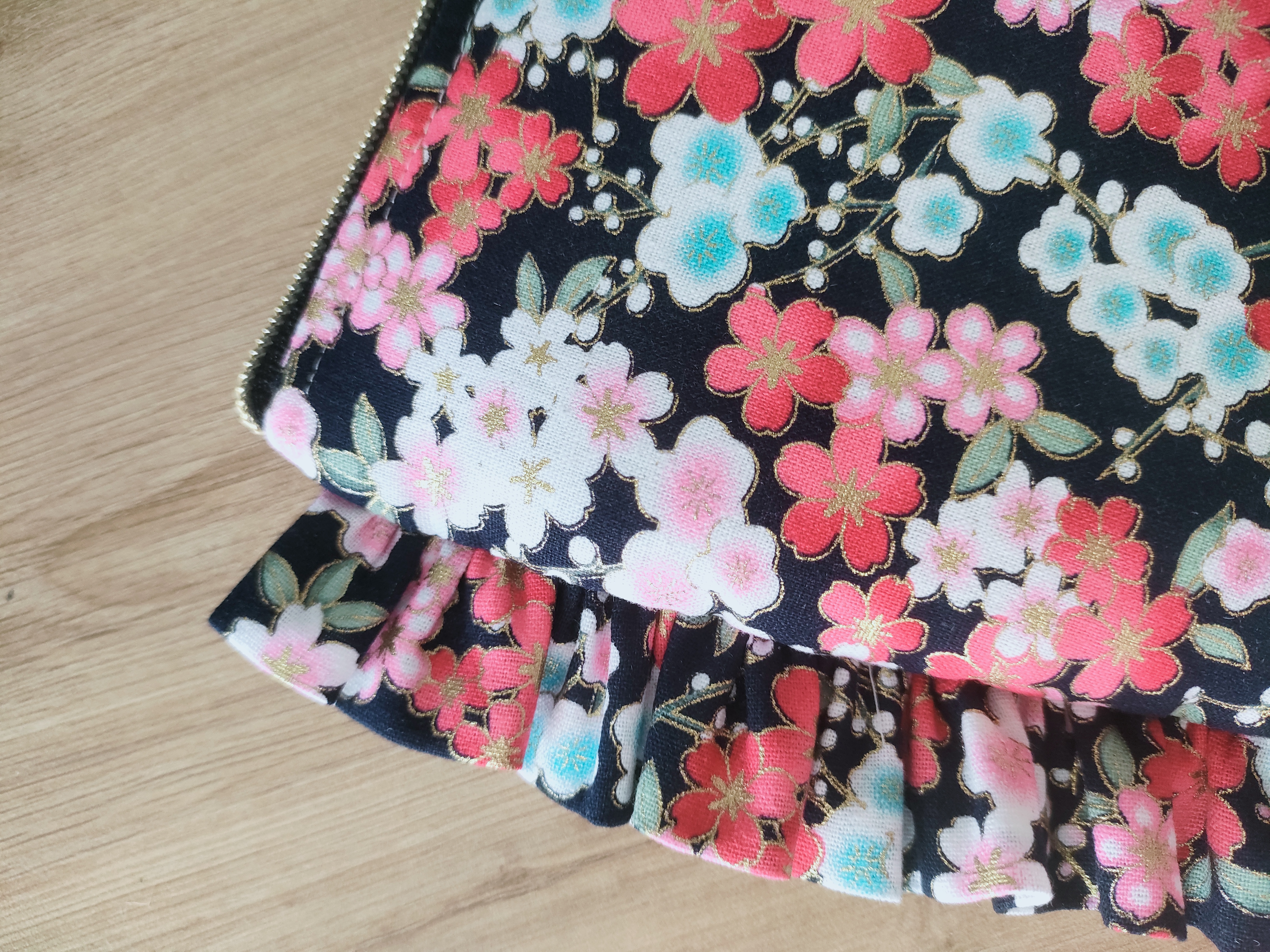 Pochette à volant fleur japonaise