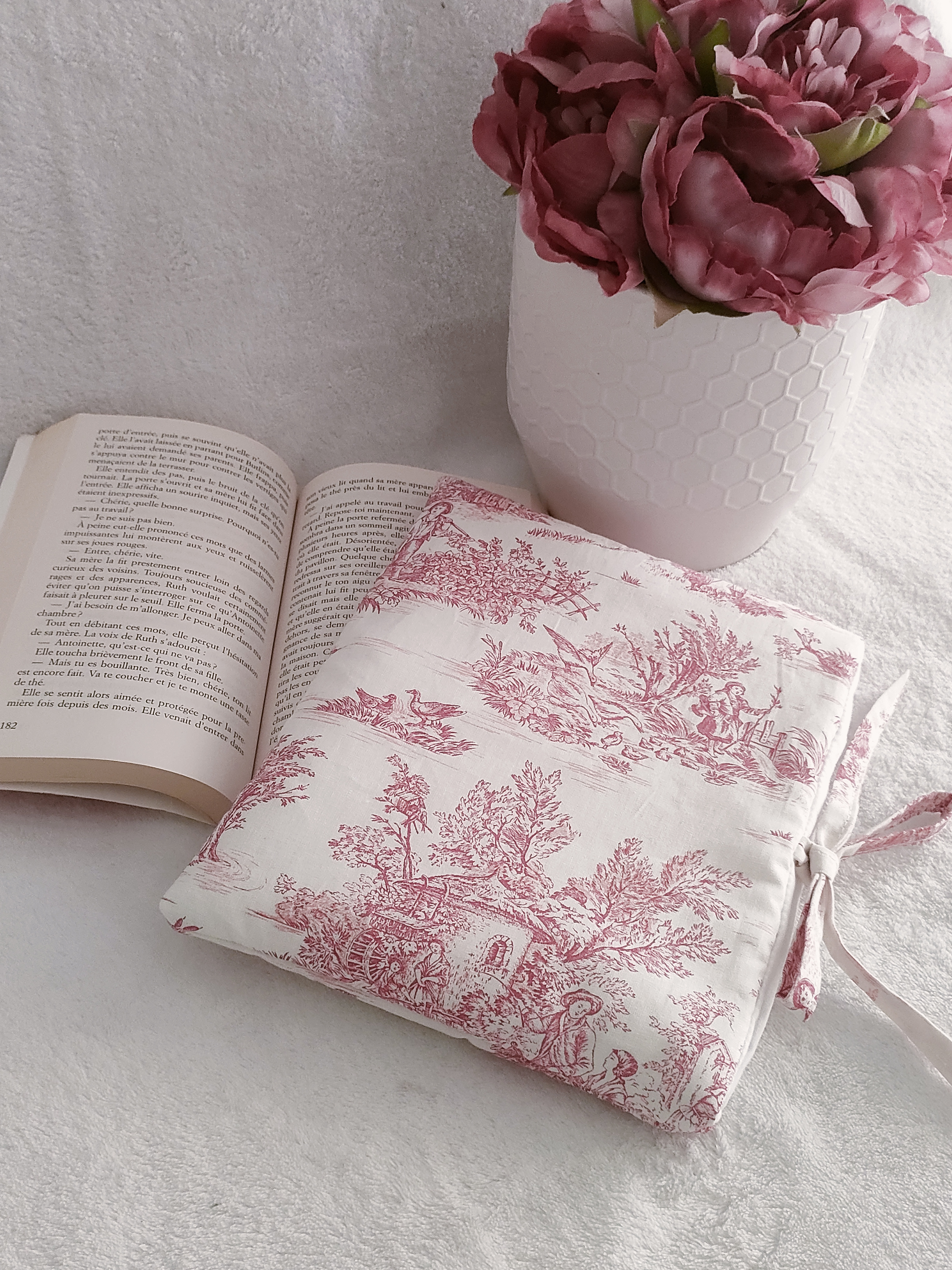 Protège livre de poche toile de Jouy rouge