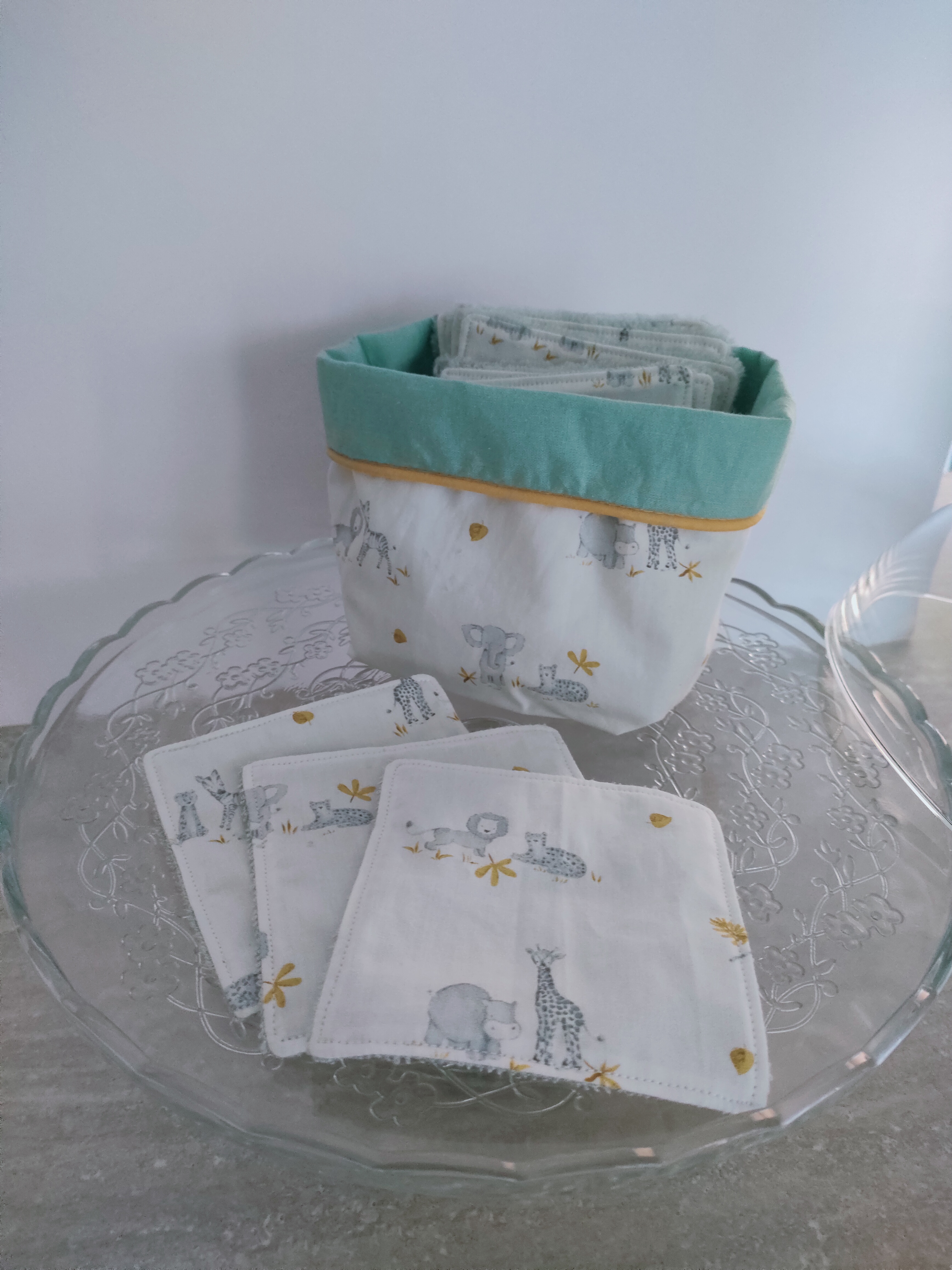 Lingettes et sa panière personnalisable