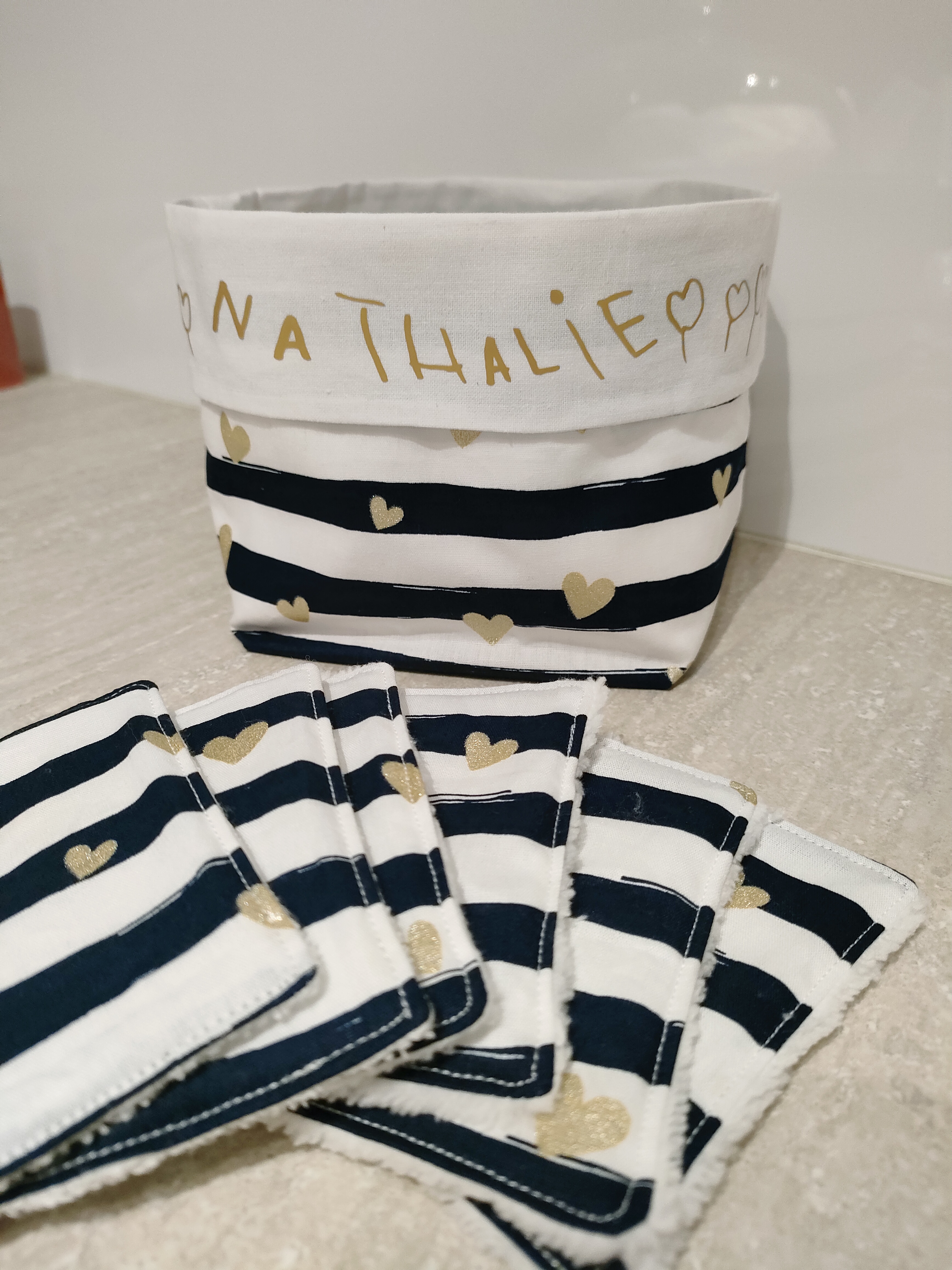 Lingettes et sa panière personnalisable