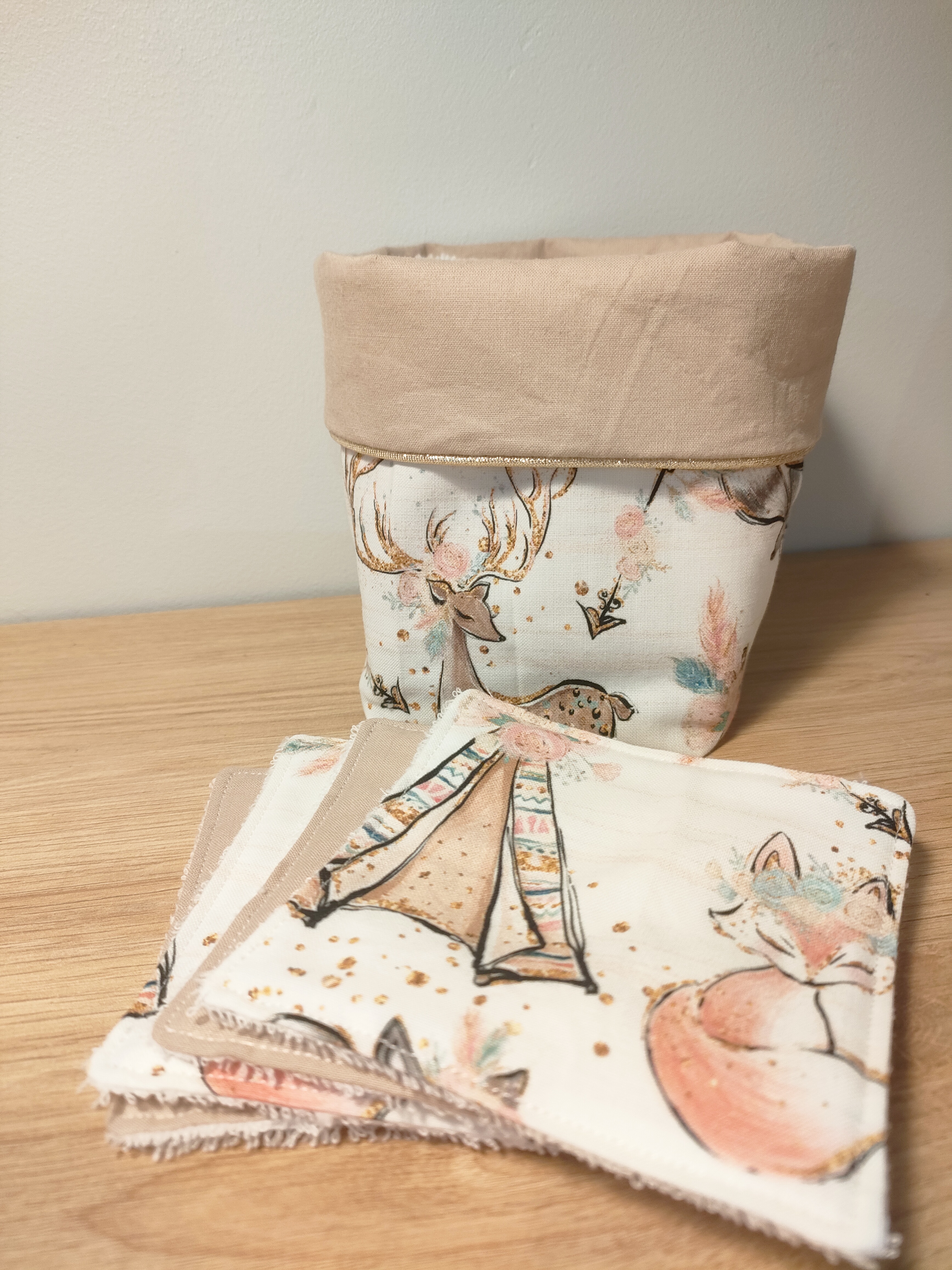 Lingettes et sa panière personnalisable