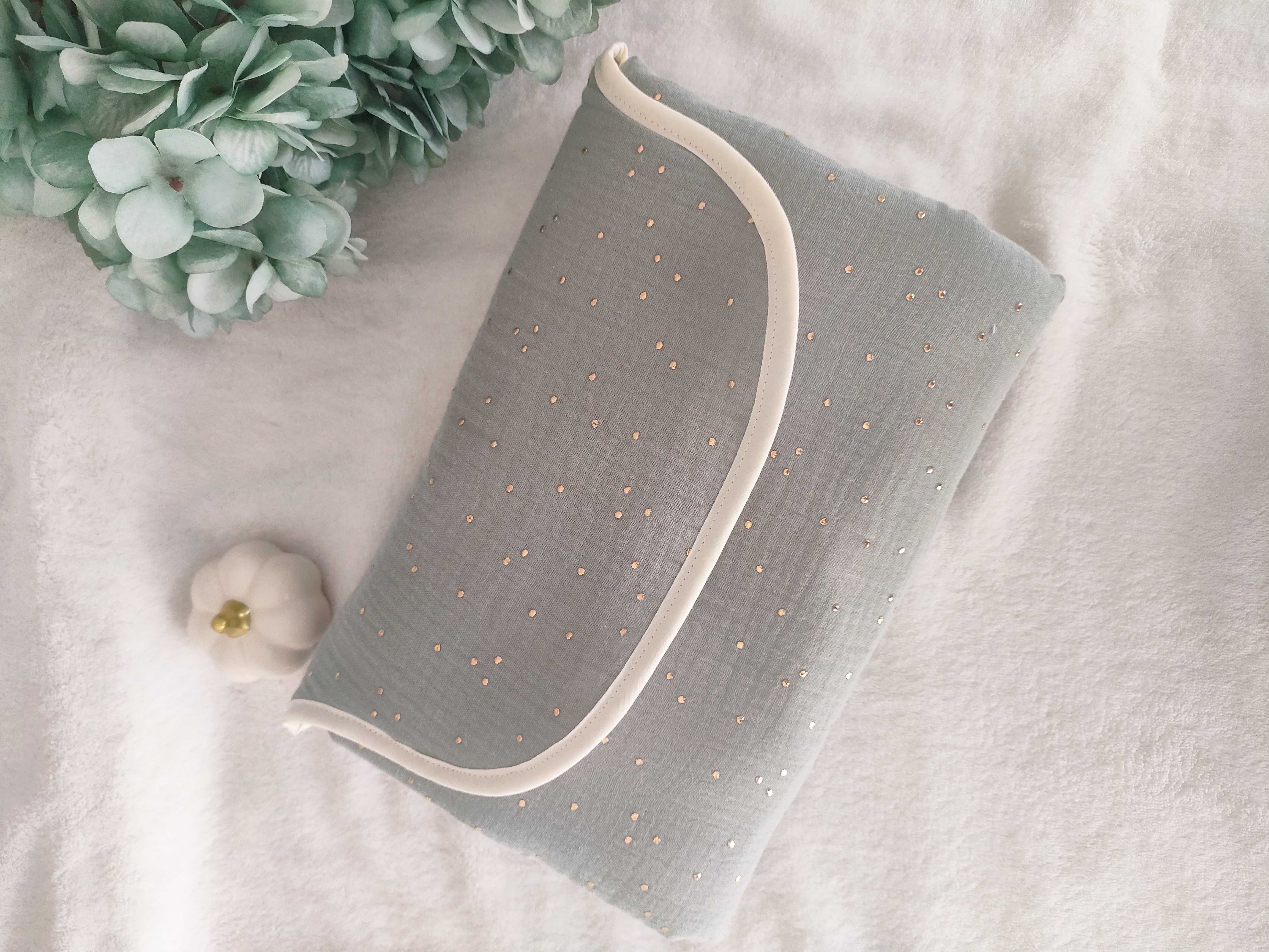 Matelas à langer nomade céladon à pois