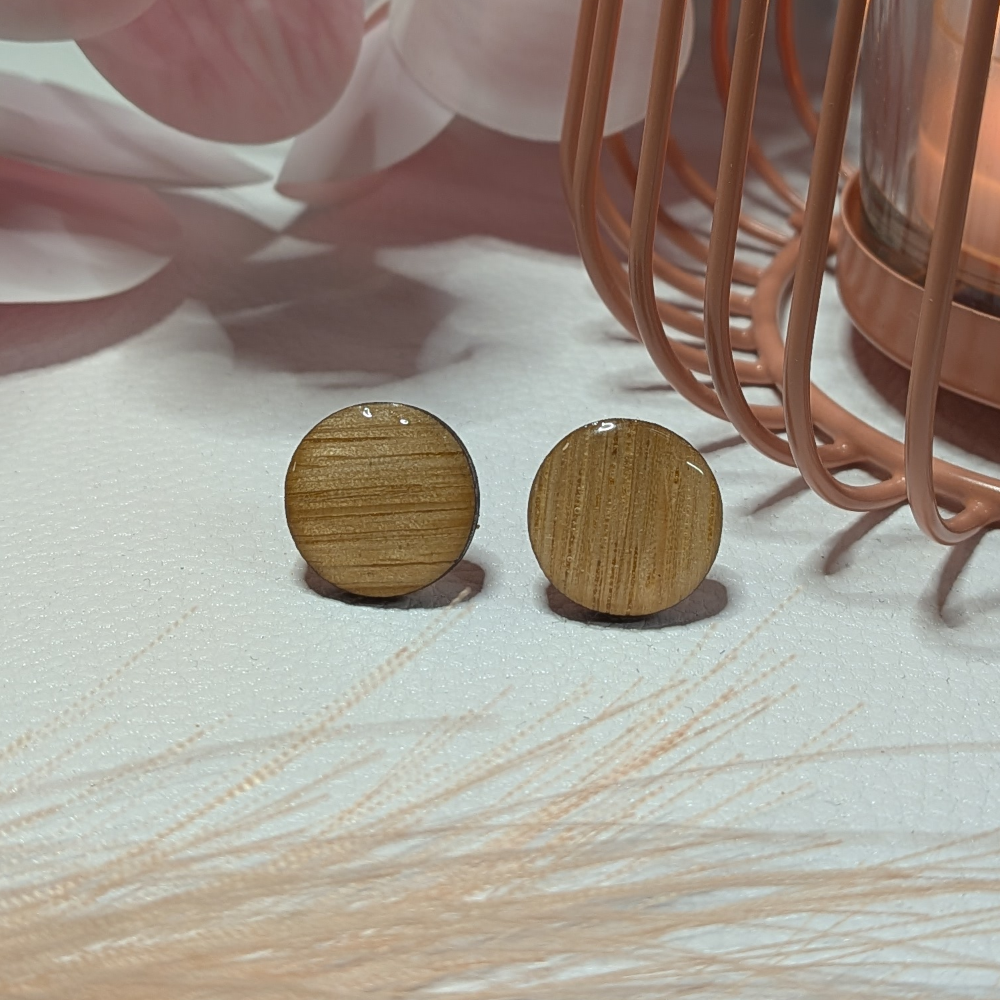 Puiset nappikorvakorut