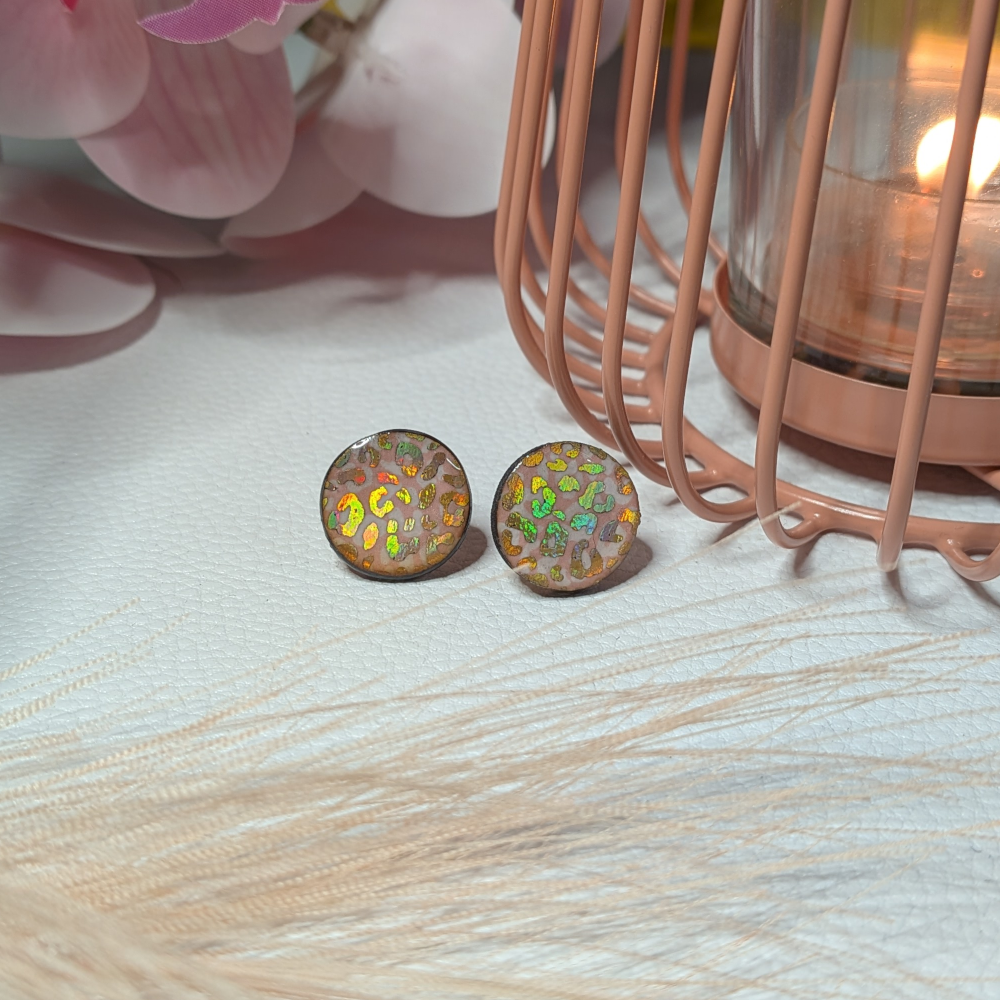 Leopardi nappikorvakorut