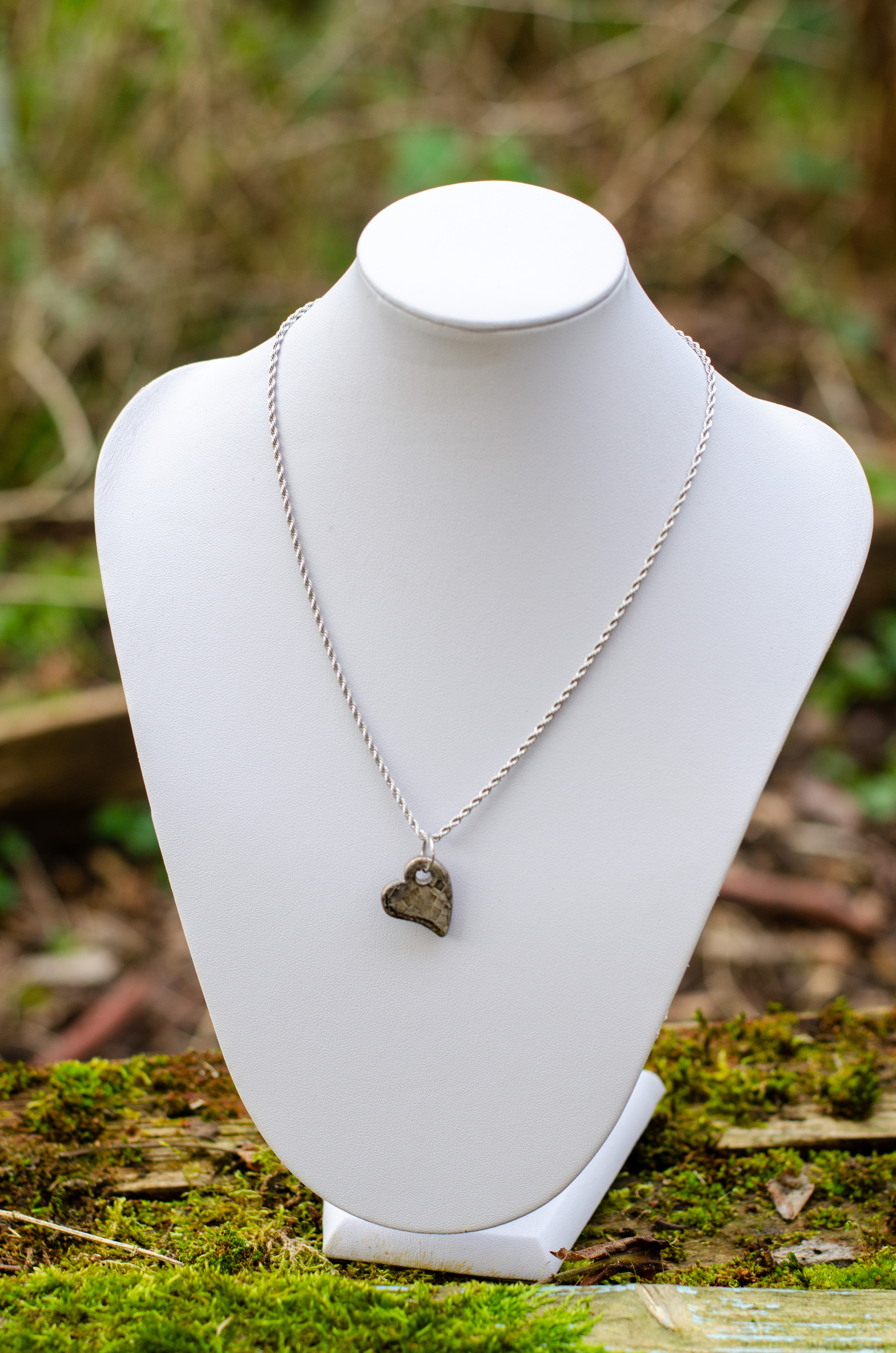 Chaine tour de cou maille cordée + pendentif coeur en céramique Grecque