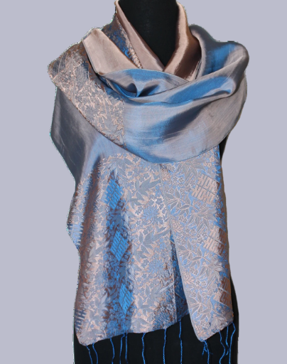 Fandori Elegant handcrafted accessory with floral patterns