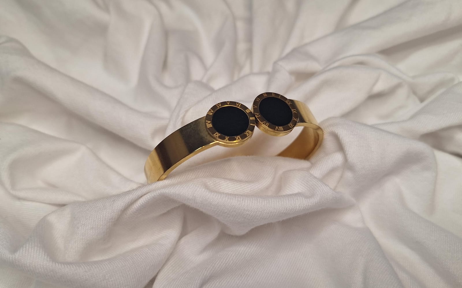 Elegant Gold and Black Bracelet Anti tarnish (adjustable bracelet) BK-02