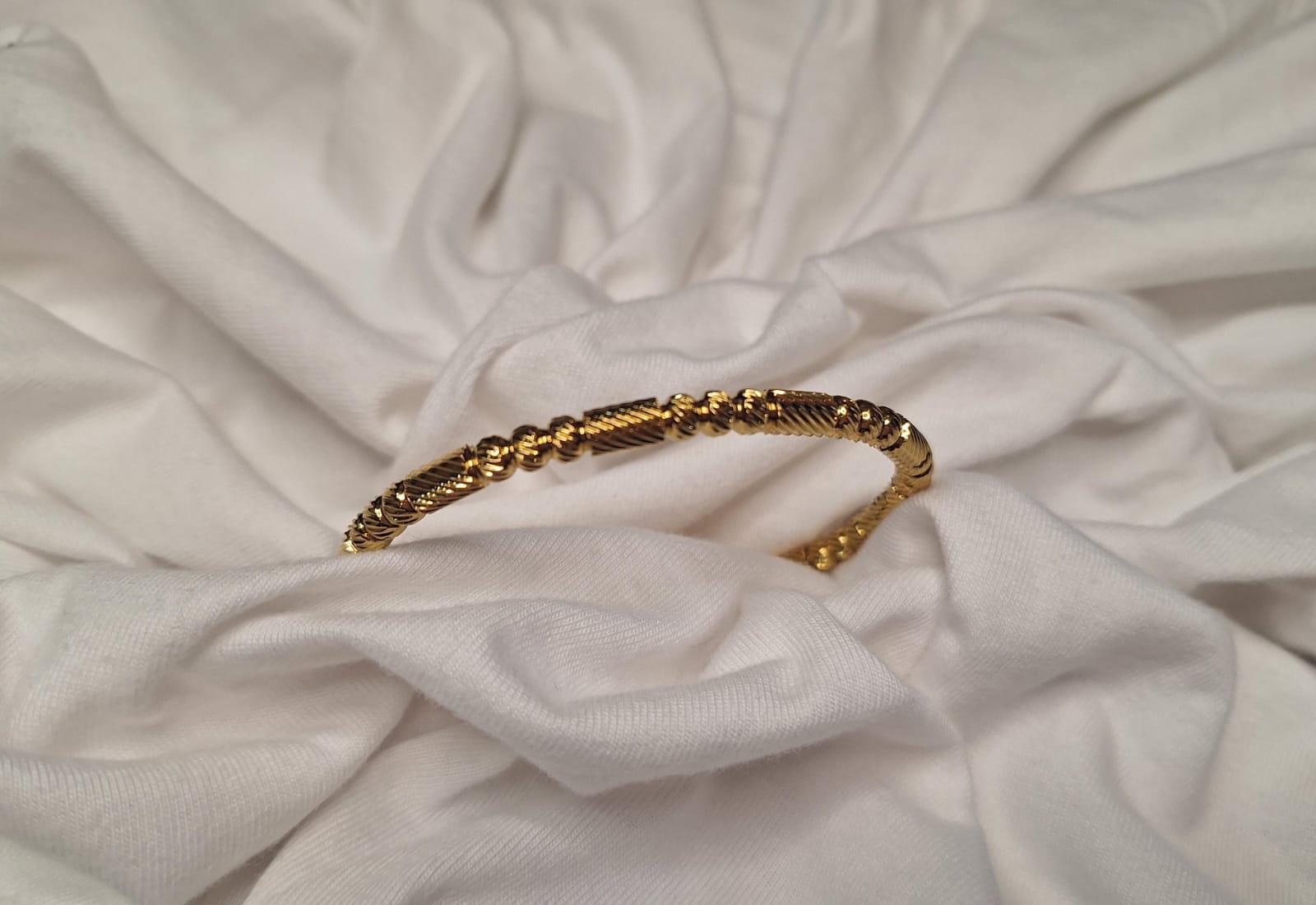 Gold Twisted Bangle Anti tarnish (adjustable bracelet) BK-04