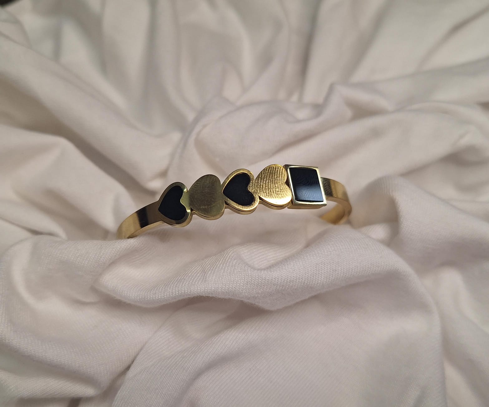 Gold-tone Bracelet with Heart Accents Anti tarnish (adjustable bracelet) BK-10