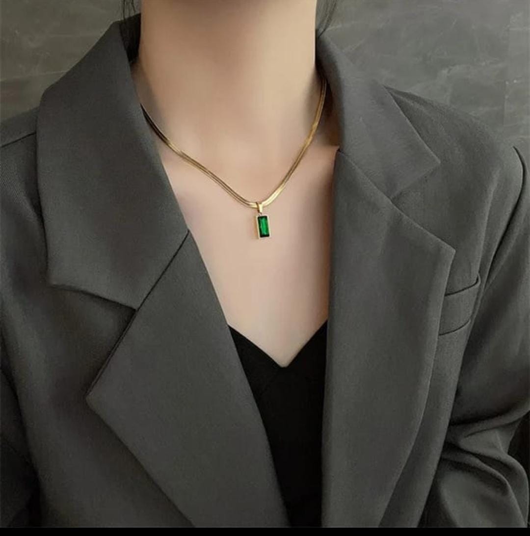 Elegant Green Pendant Necklace