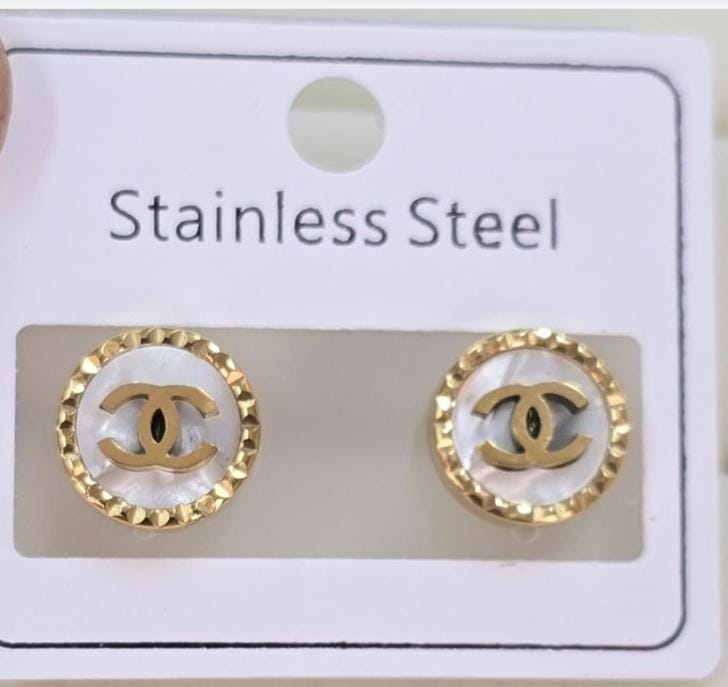 White & golden stud(anti tarnish)  ER-04