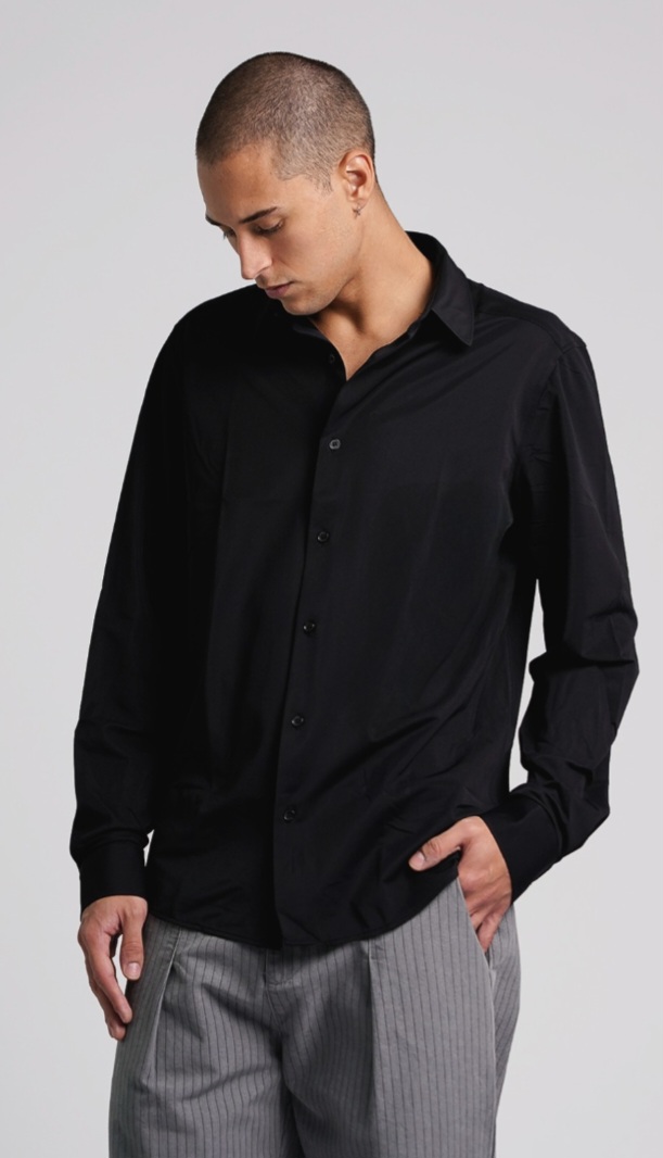 Camisa negra de hombre