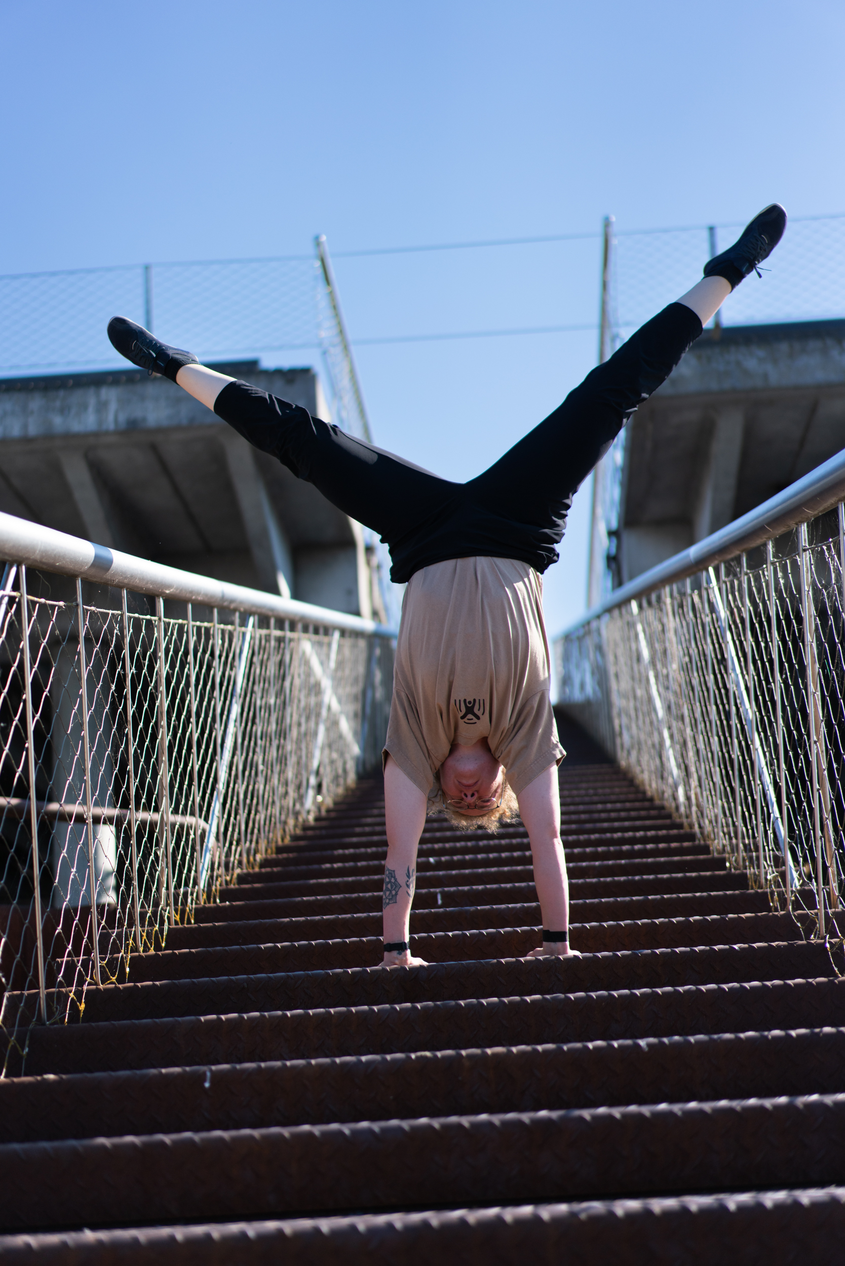 Stovėjimo ant rankų pamokos ONLINE