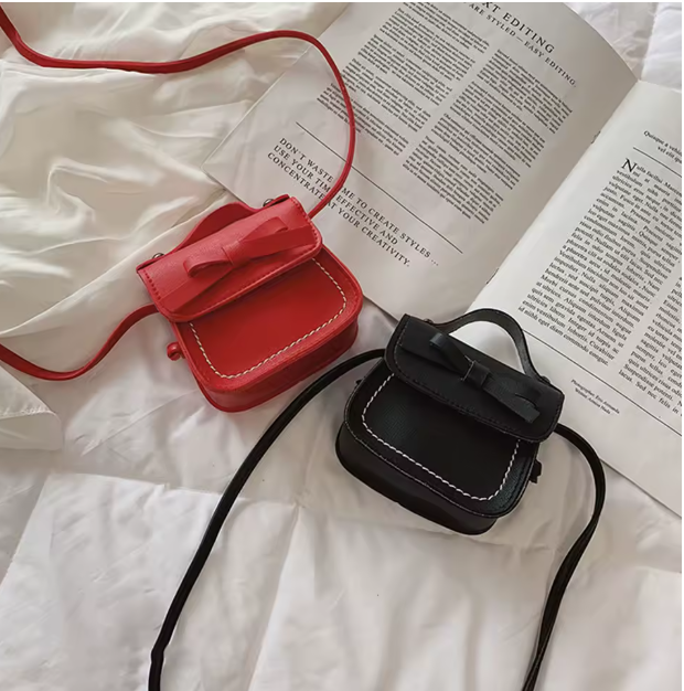 Mini Bolsa Crossbody Monocromática – Estilo, Doçura e Versatilidade