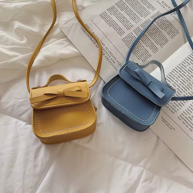 Mini Bolsa Crossbody Monocromática – Estilo, Doçura e Versatilidade