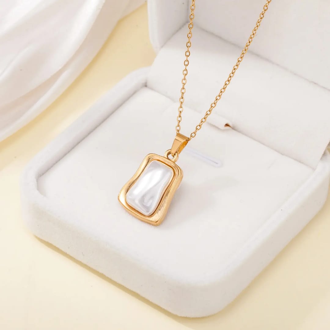 Golden Pearl Pendant Necklace