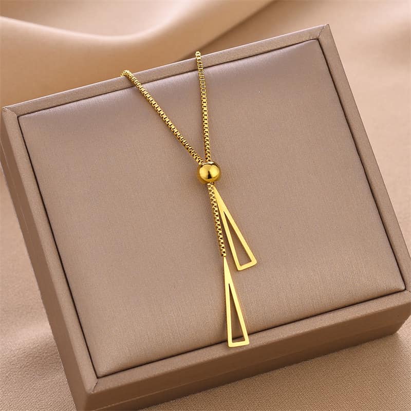 Elegant Golden Geometric Pendant Necklace