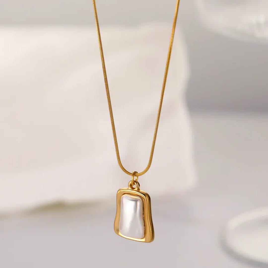 Golden Pearl Pendant Necklace