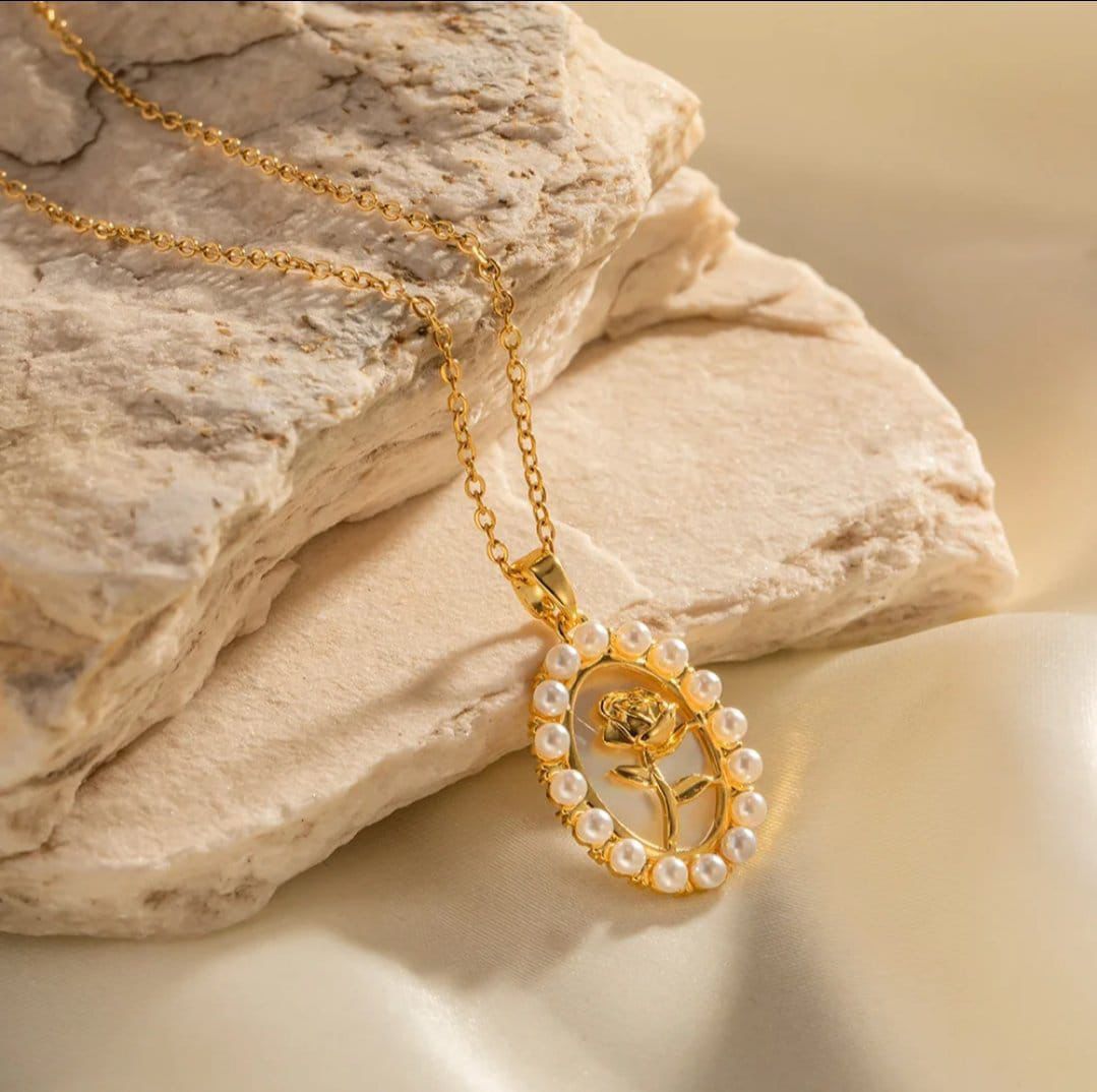 Golden Floral Pendant Necklace