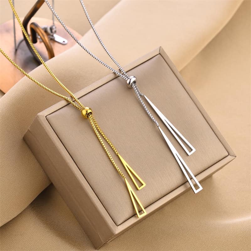 Elegant Golden Geometric Pendant Necklace