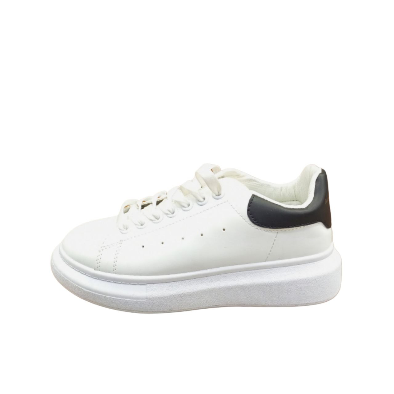 White casual sneaker