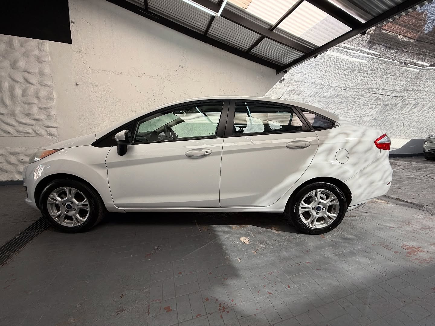 Ford Fiesta Kinetic 1.6 Sedan S Plus 120cv