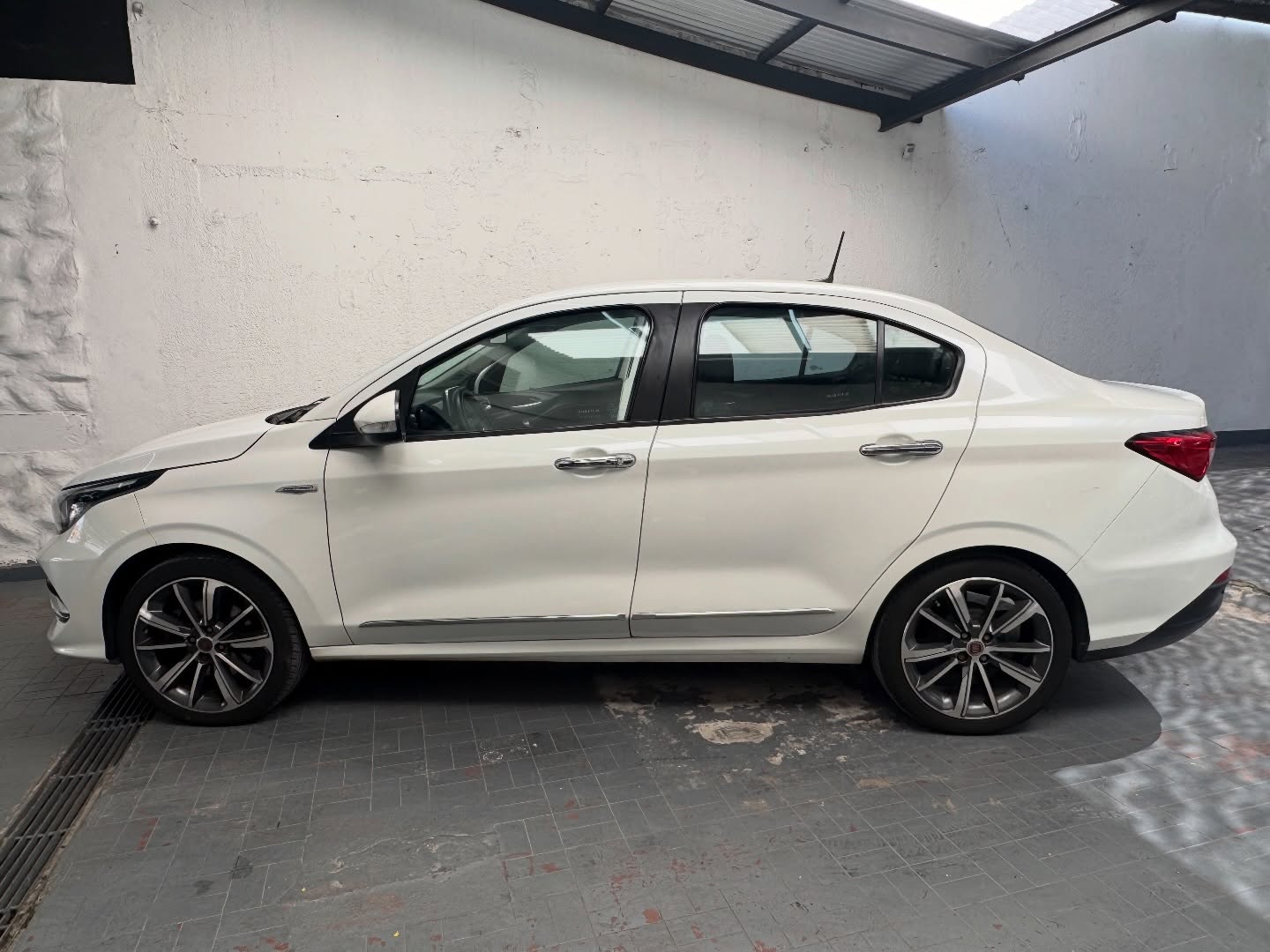 Fiat Cronos 1.8 16v Precision