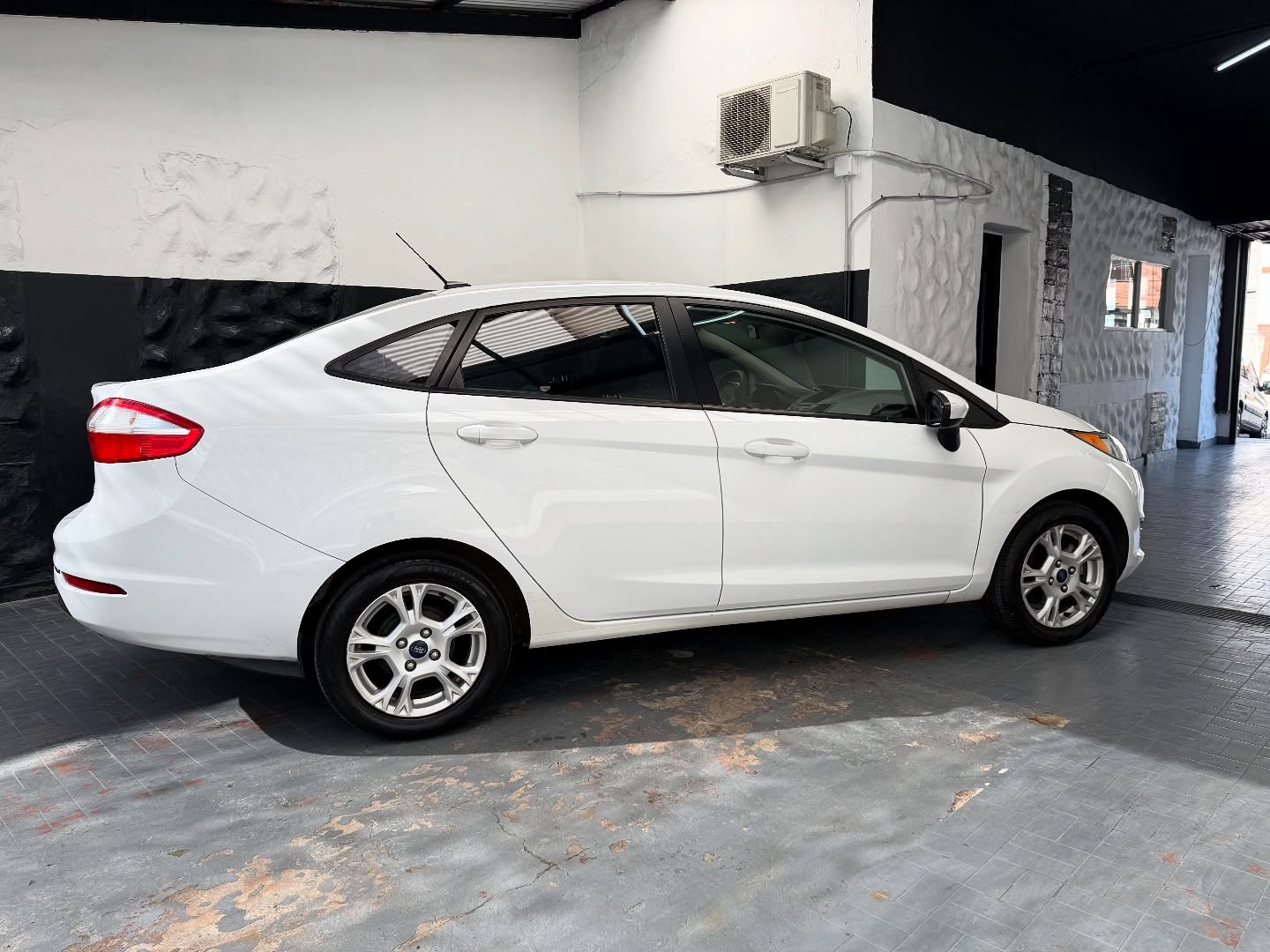 Ford Fiesta Kinetic 1.6 Sedan S Plus 120cv