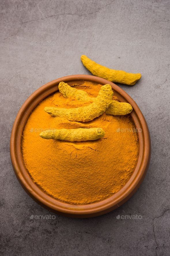 Turmeric Powder and Whole Turmeric Roots