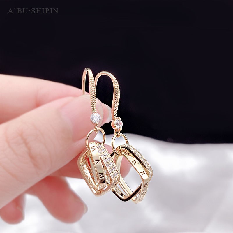 Elegant Gold Hoop Earrings (2pcs)