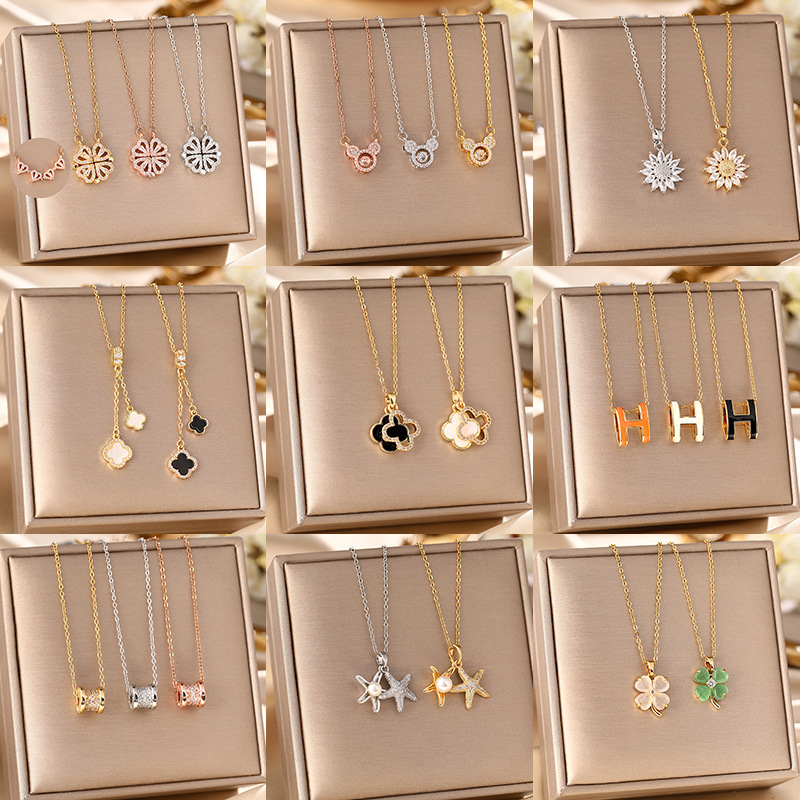 Elegant Pendant Necklace Set