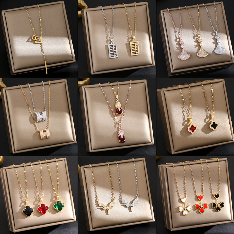 Elegant Gold Pendant Necklace Set
