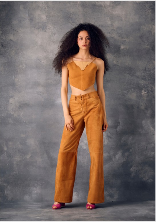 Conjunto de top y pantalón cuero