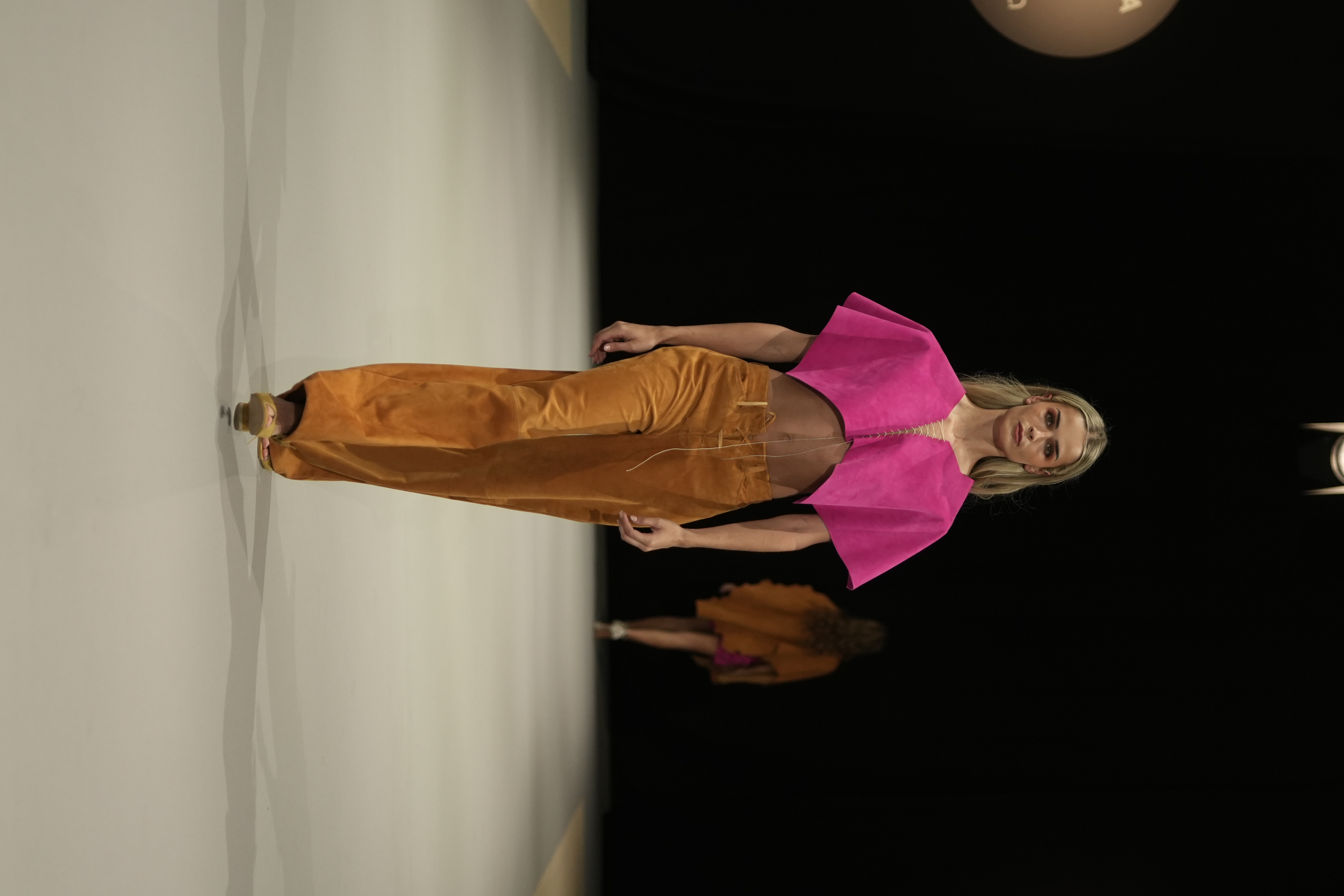 Ruana corta y pantalón